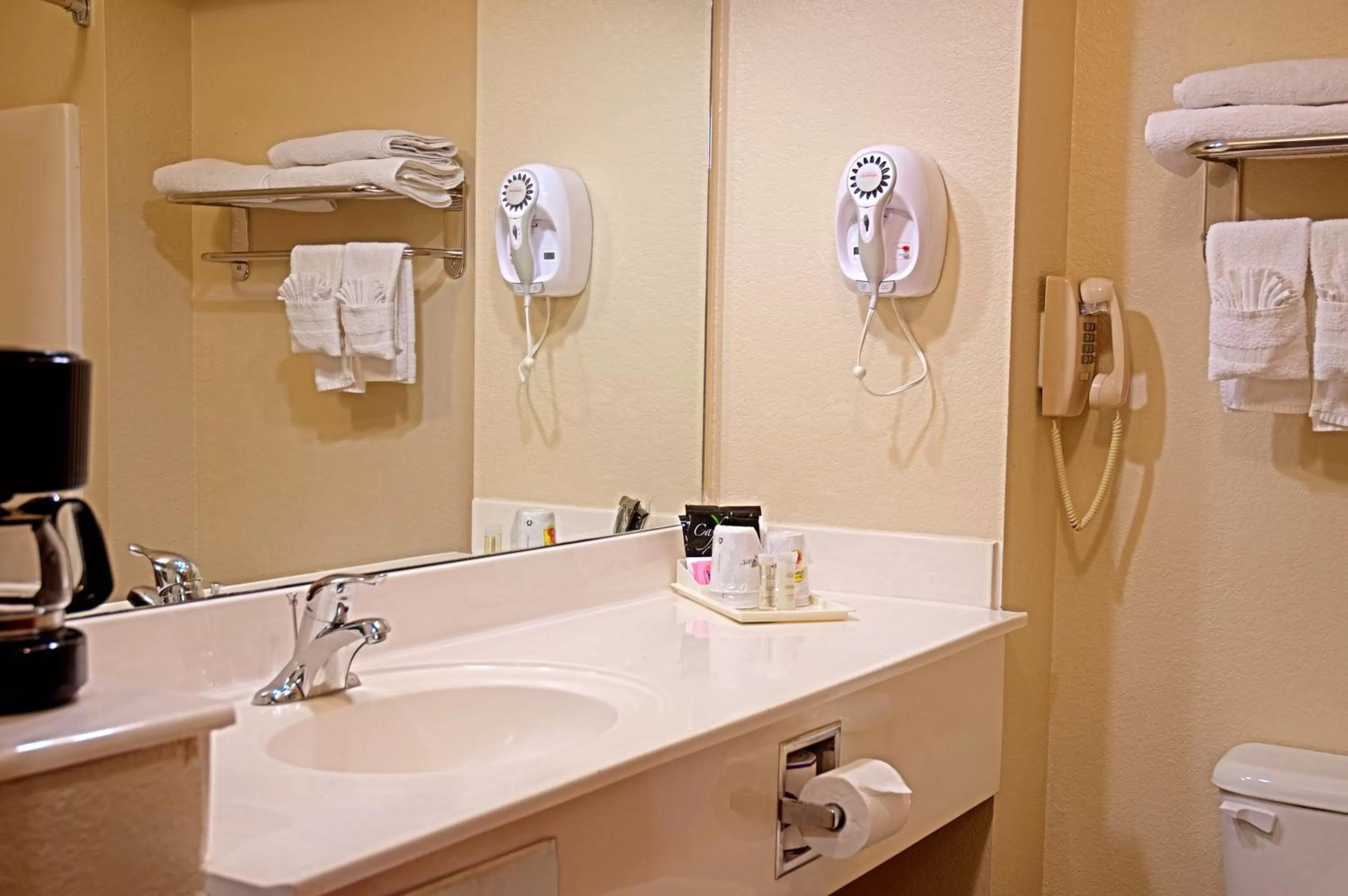 King Room - Disability Access - Non-Smoking in Super 8 by Wyndham Irving/DFW Apt/North