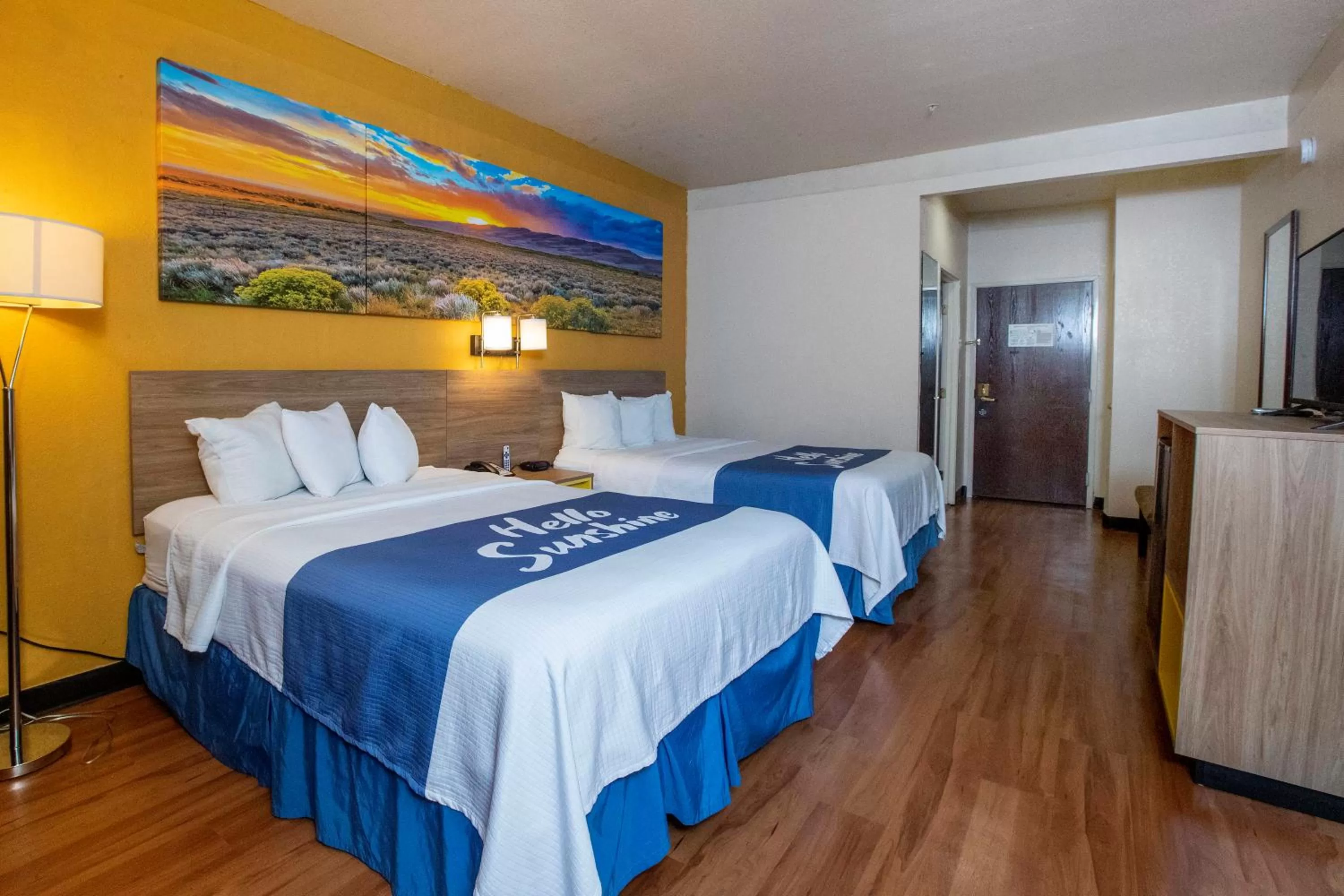 Queen Room with Two Queen Beds - Smoking in Days Inn & Suites by Wyndham Houston North/Aldine