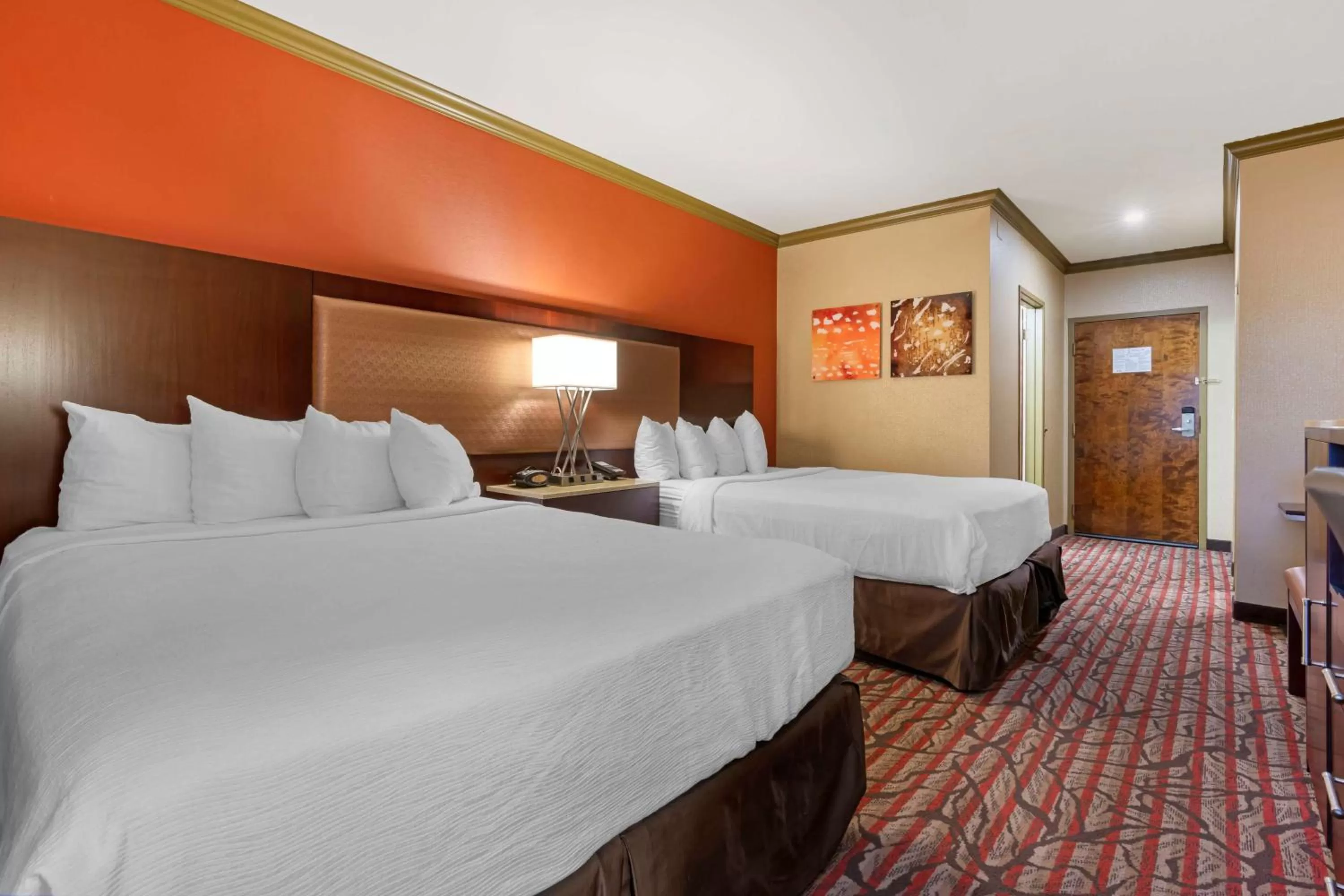 Queen Room with Roll-In Shower - Disability Access/Non-Smoking in Best Western Plus Brookside Inn