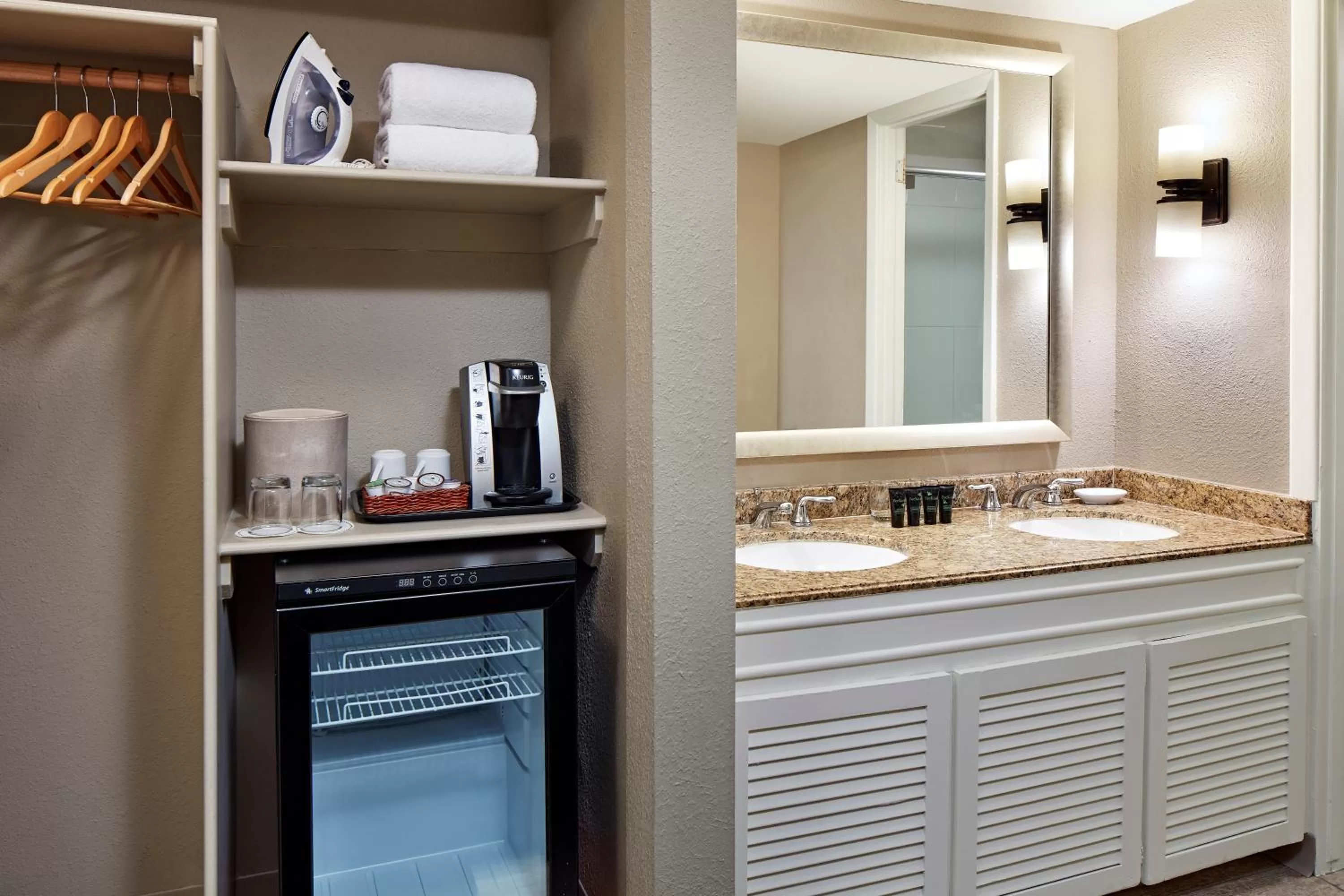 Red Rock King Room in The Cliffs