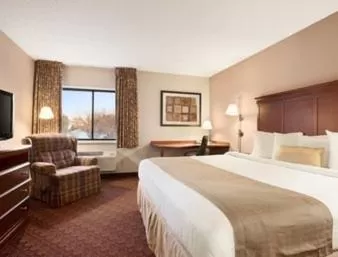 King Room - Non-Smoking in Baymont by Wyndham Sioux Falls