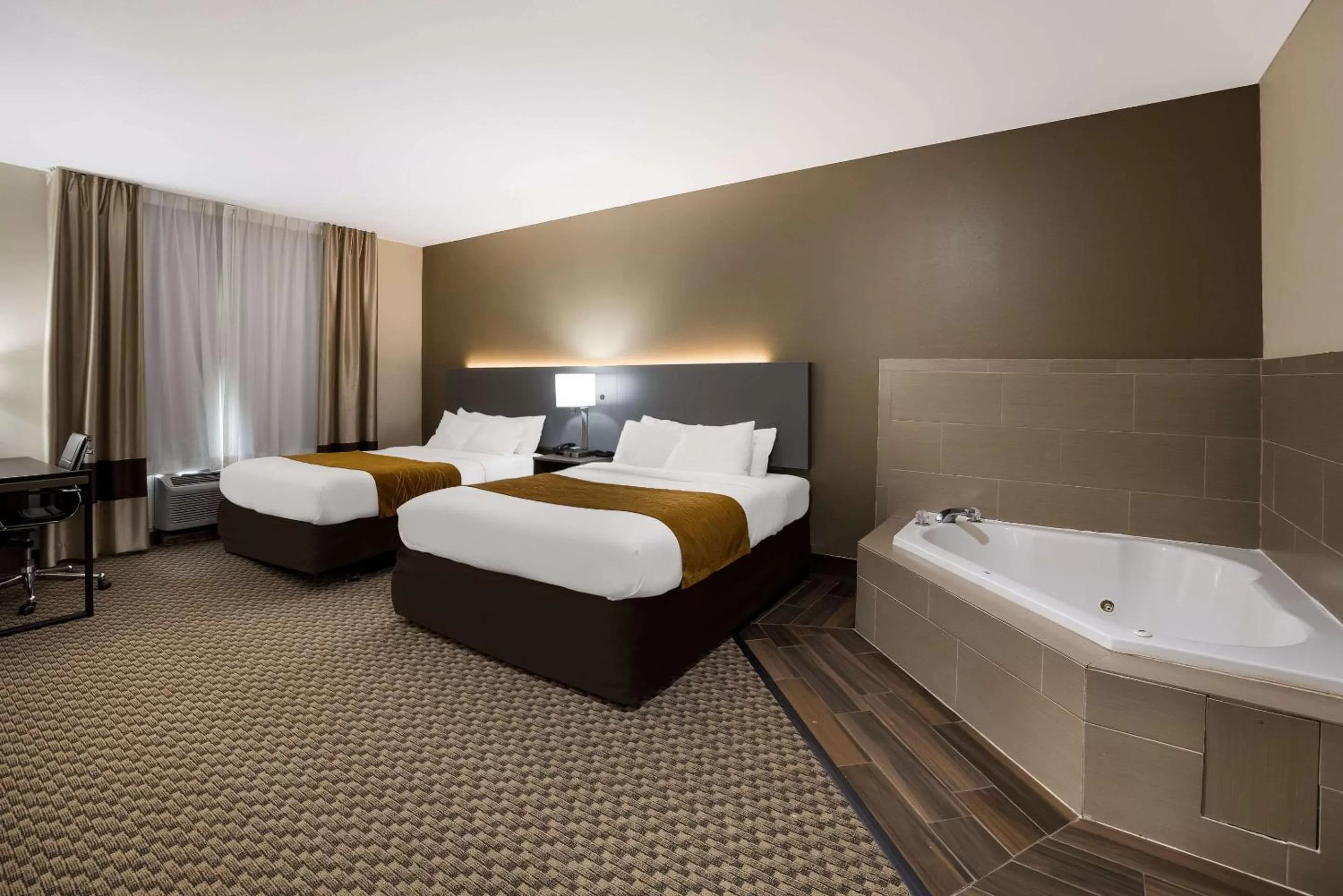 Queen Suite with Two Queen Beds and Whirlpool - Non-Smoking in Comfort Inn & Suites Midway - Tallahassee West