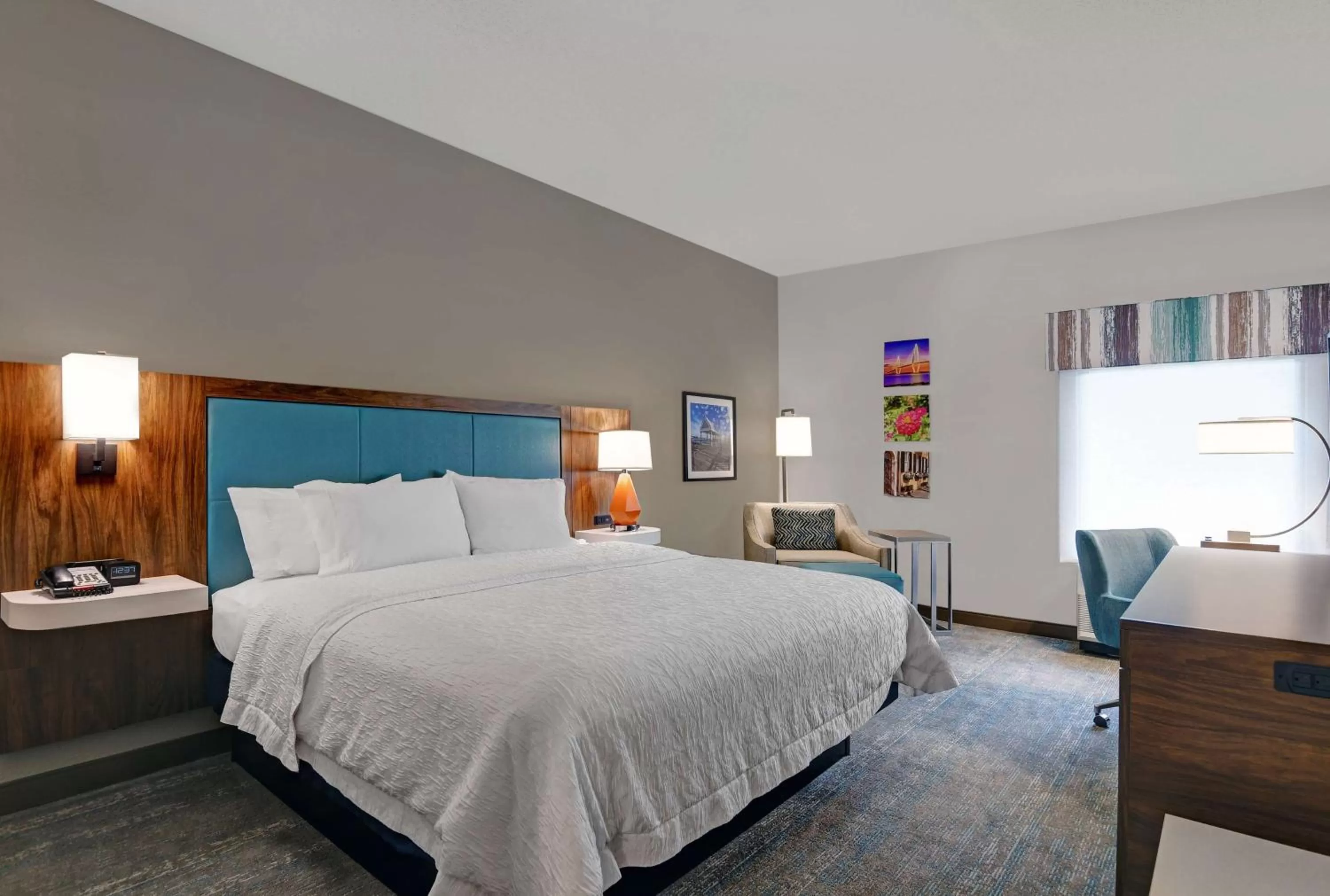 Queen Room - Non-Smoking in Hampton Inn Patriots Point