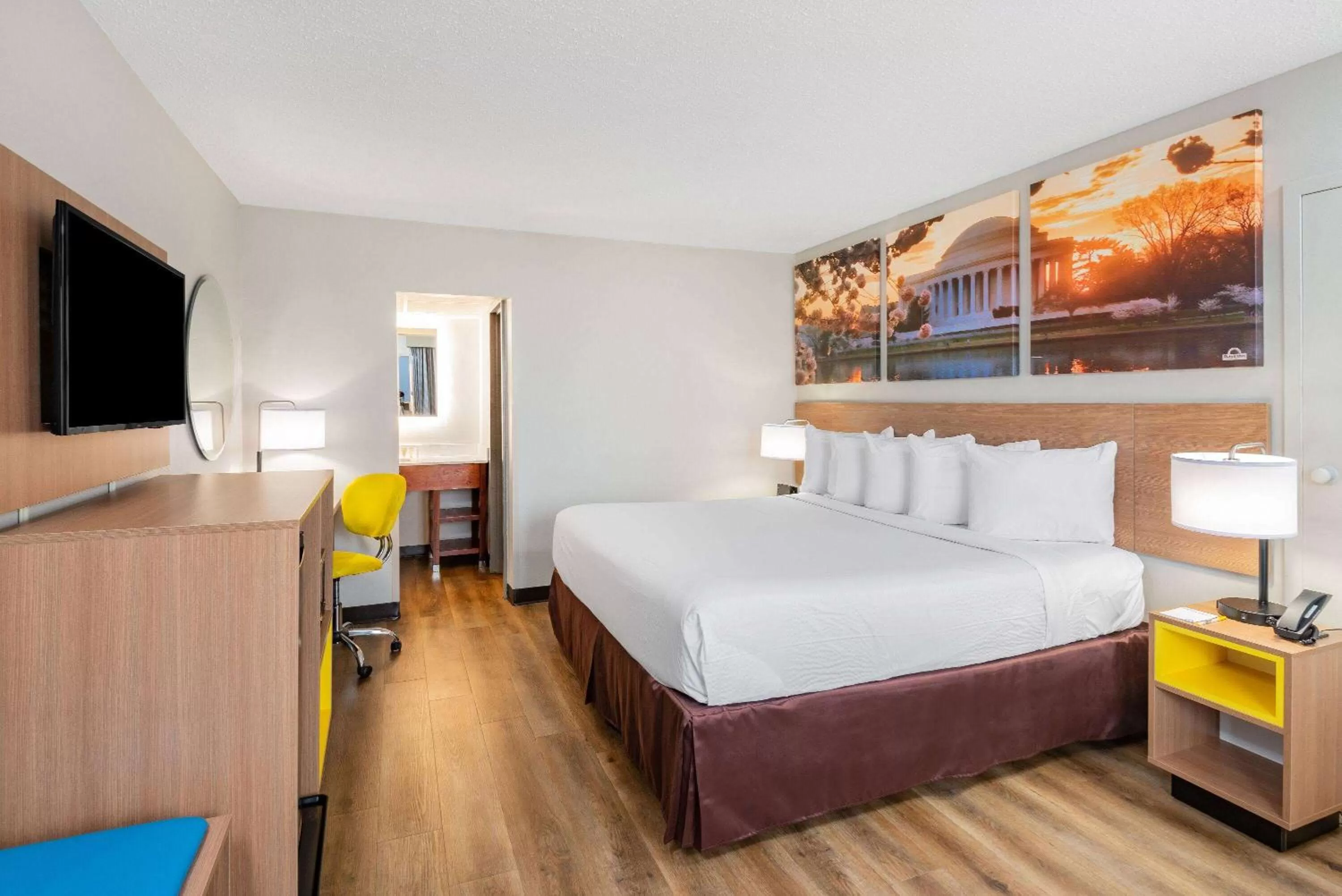 King Room - Smoking  in Days Inn by Wyndham Charlottesville/University Area