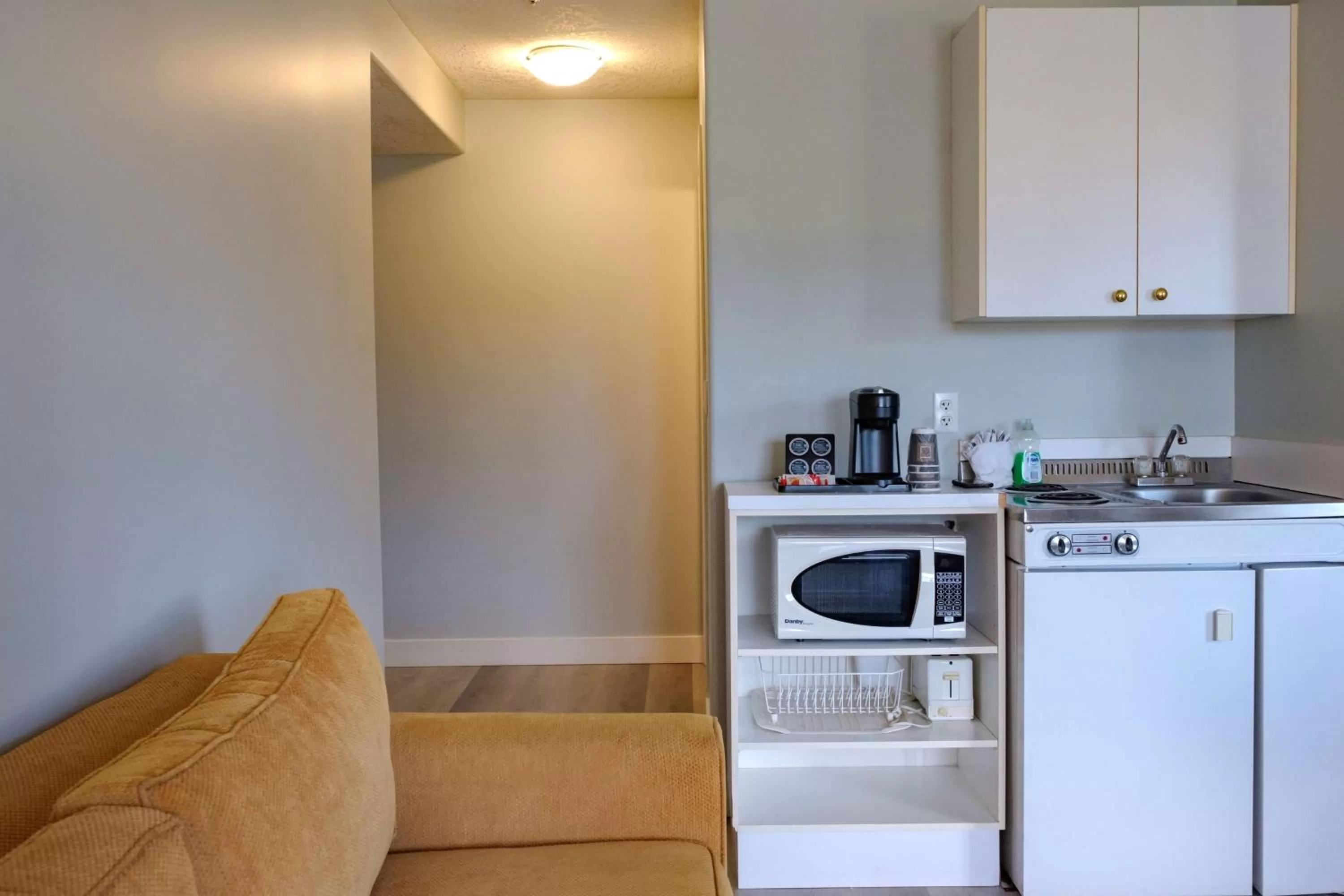 Coast Queen Studio Suite with Kitchenette  in Coast Parksville Hotel