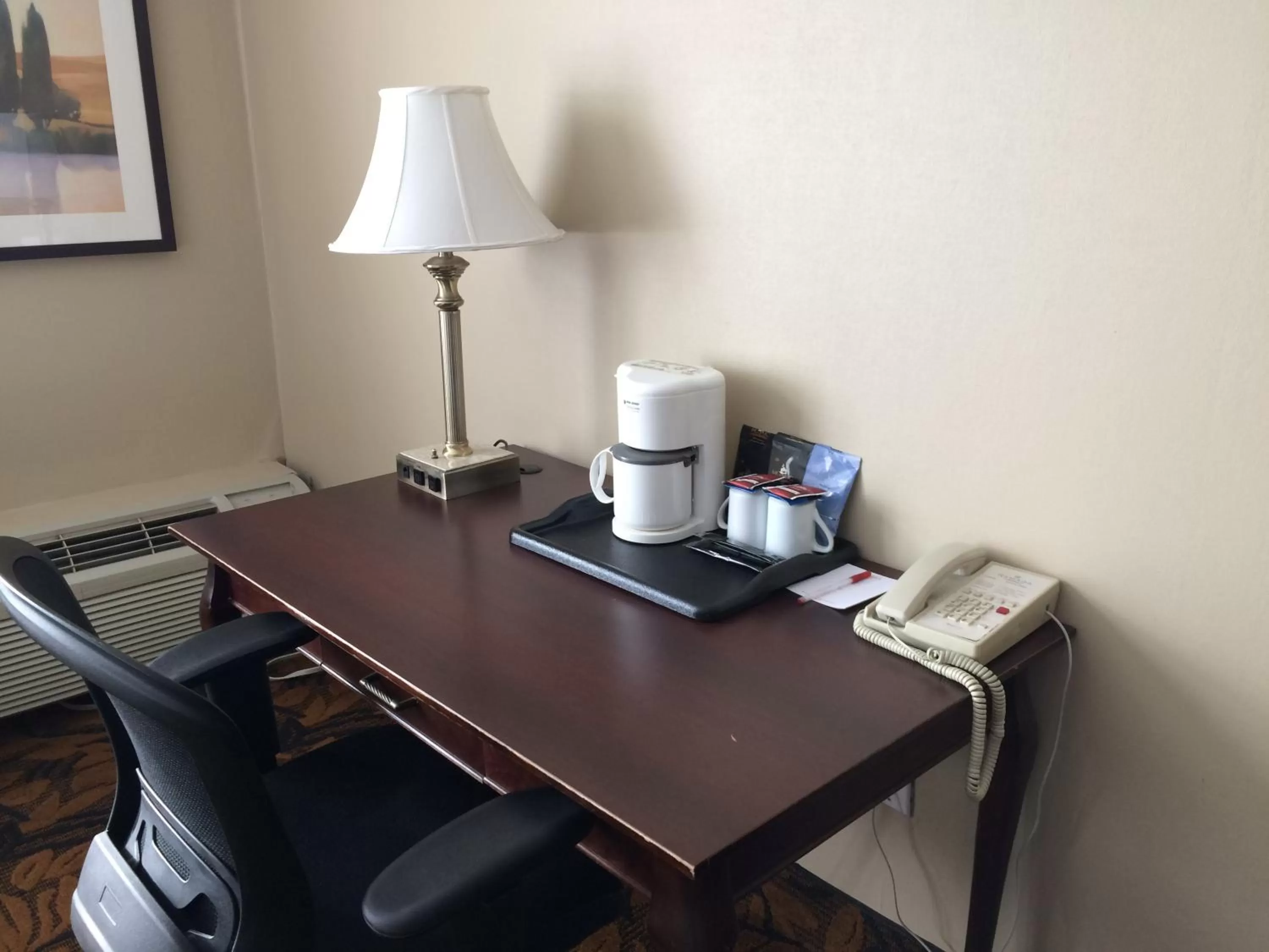 Business King Room - Non-Smoking in Ramada by Wyndham Cornwall