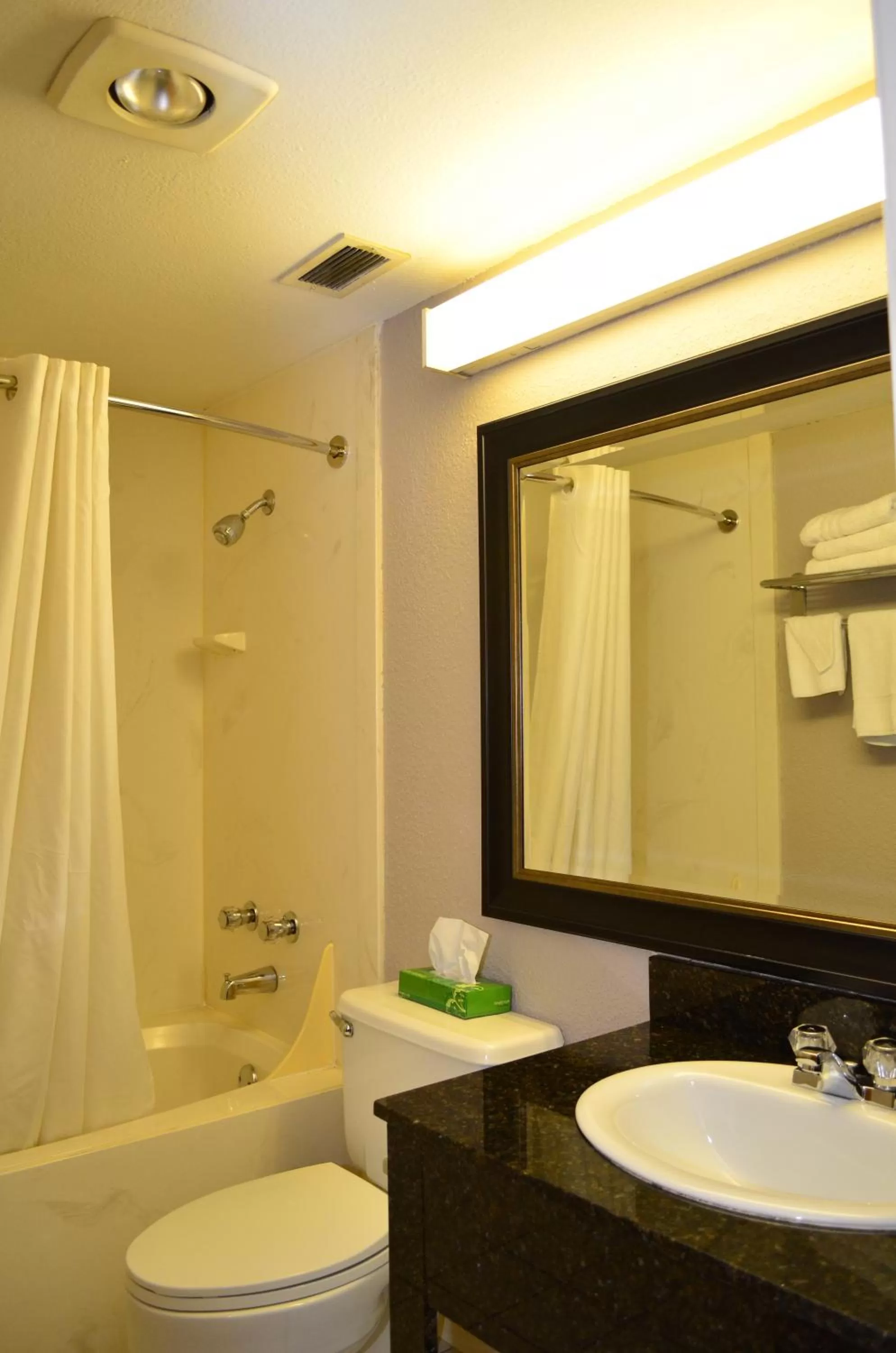 King Room -Smoking in Super 8 by Wyndham Bentonville