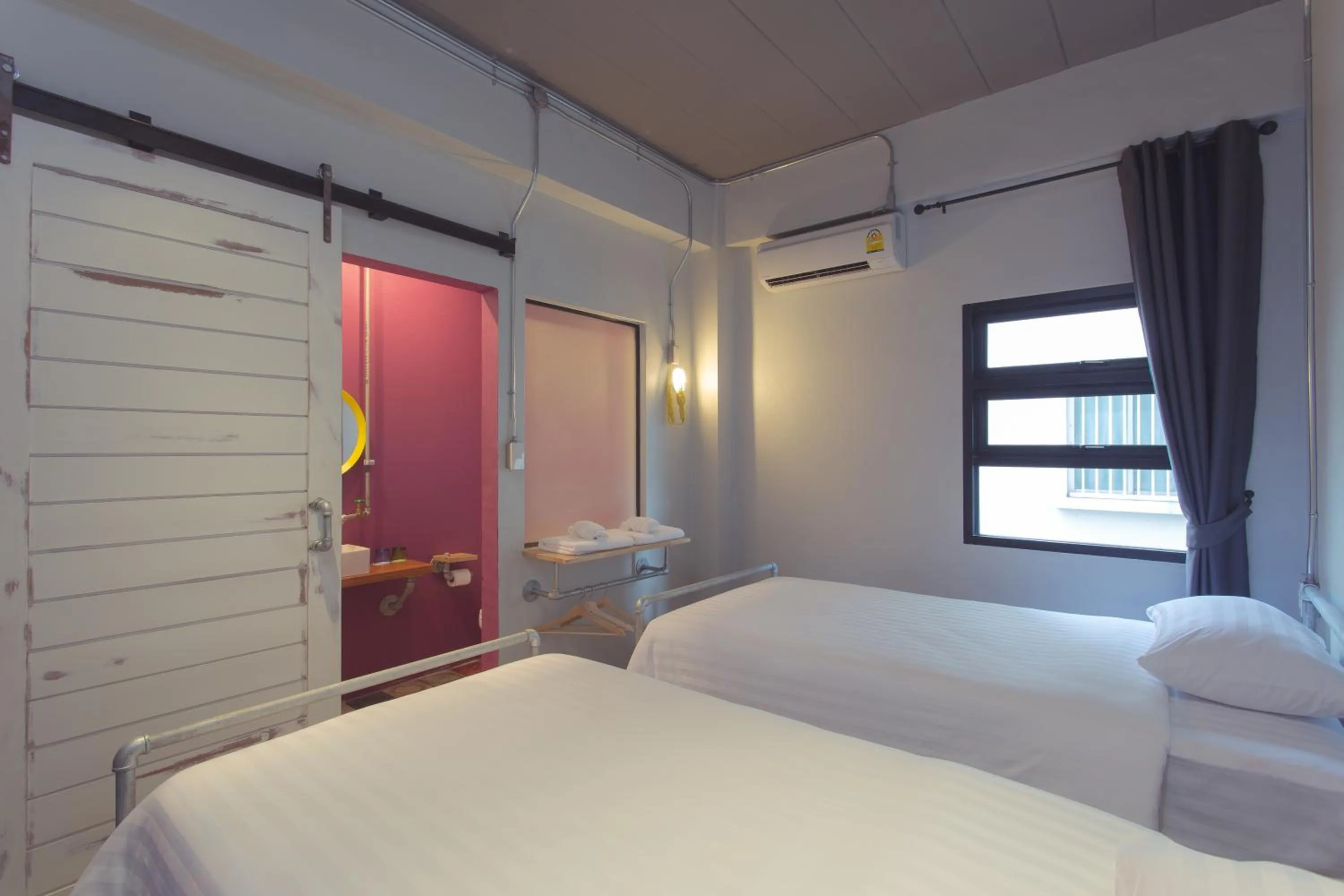 Twin Room with Private Bathroom in Bloo Hostel