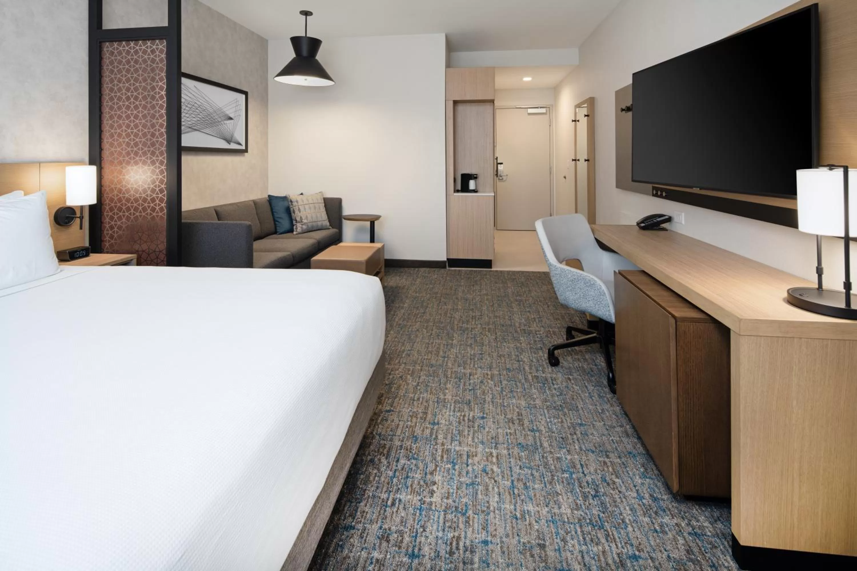 King Room with Sofa Bed and Accessible Tub - Disability Access in Hyatt Place Bakersfield