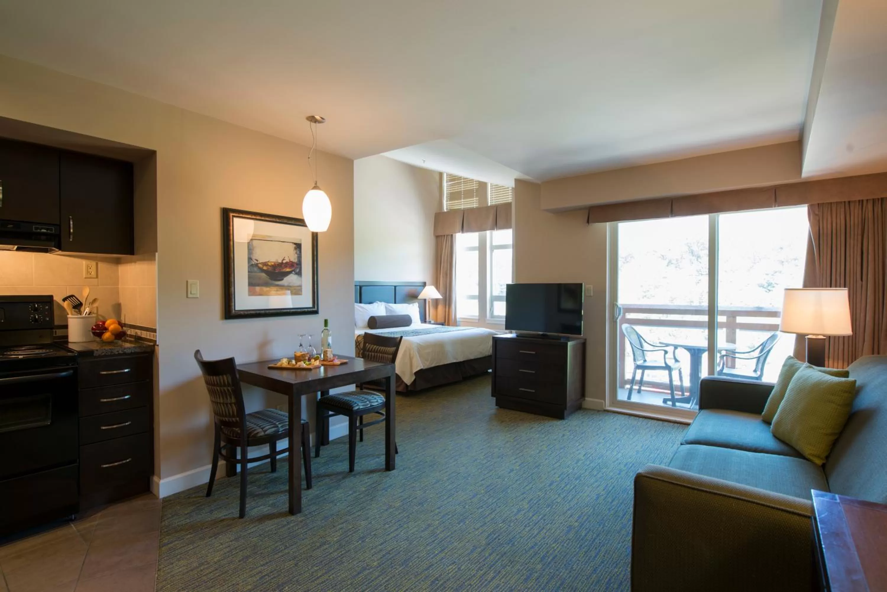 Queen Studio in Executive Suites Hotel and Resort, Squamish