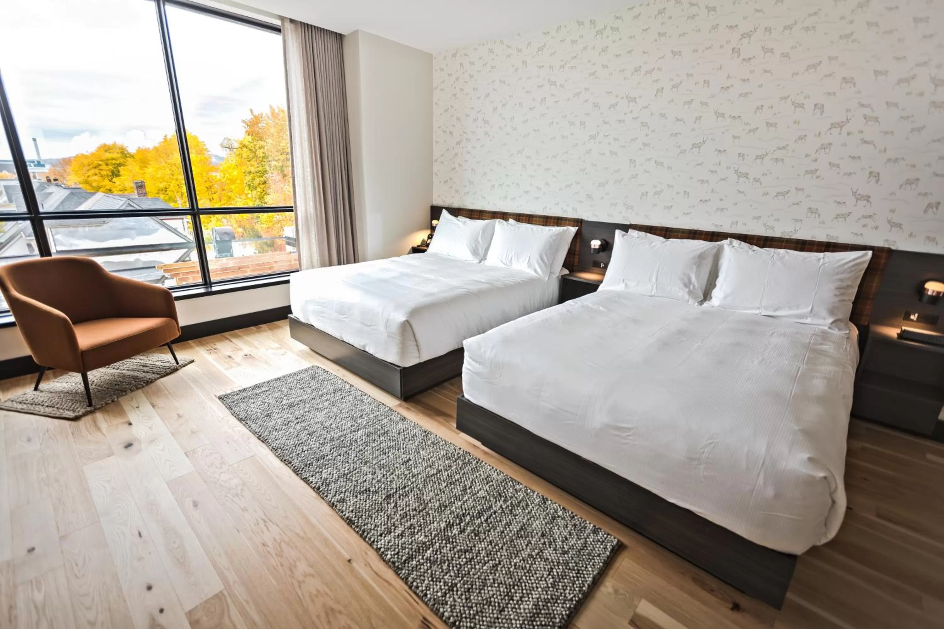 Deluxe Queen Suite in Hew & Draw Hotel