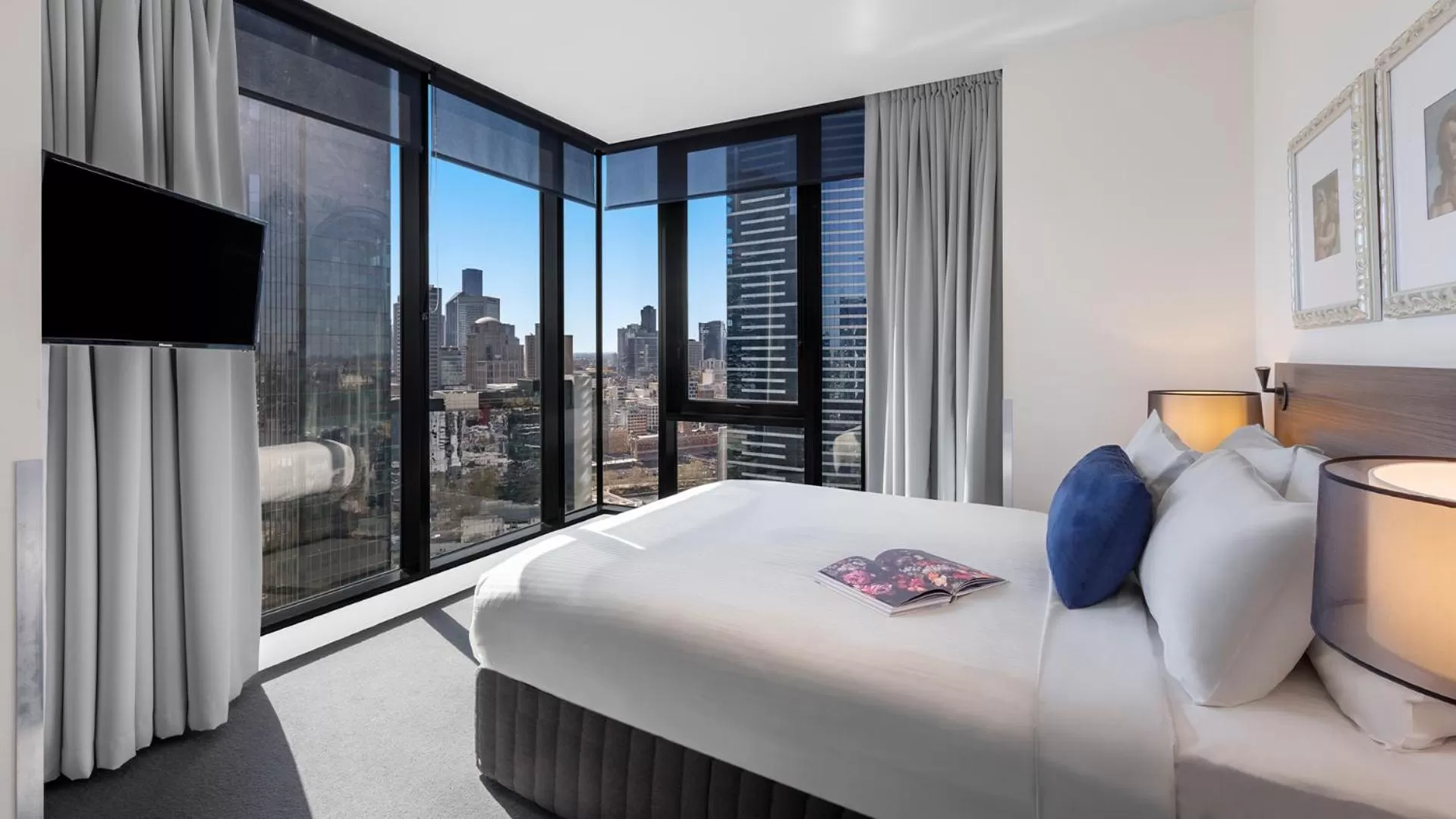 Two-Bedroom Apartment with City View - No Housekeeping in WRAP on Southbank