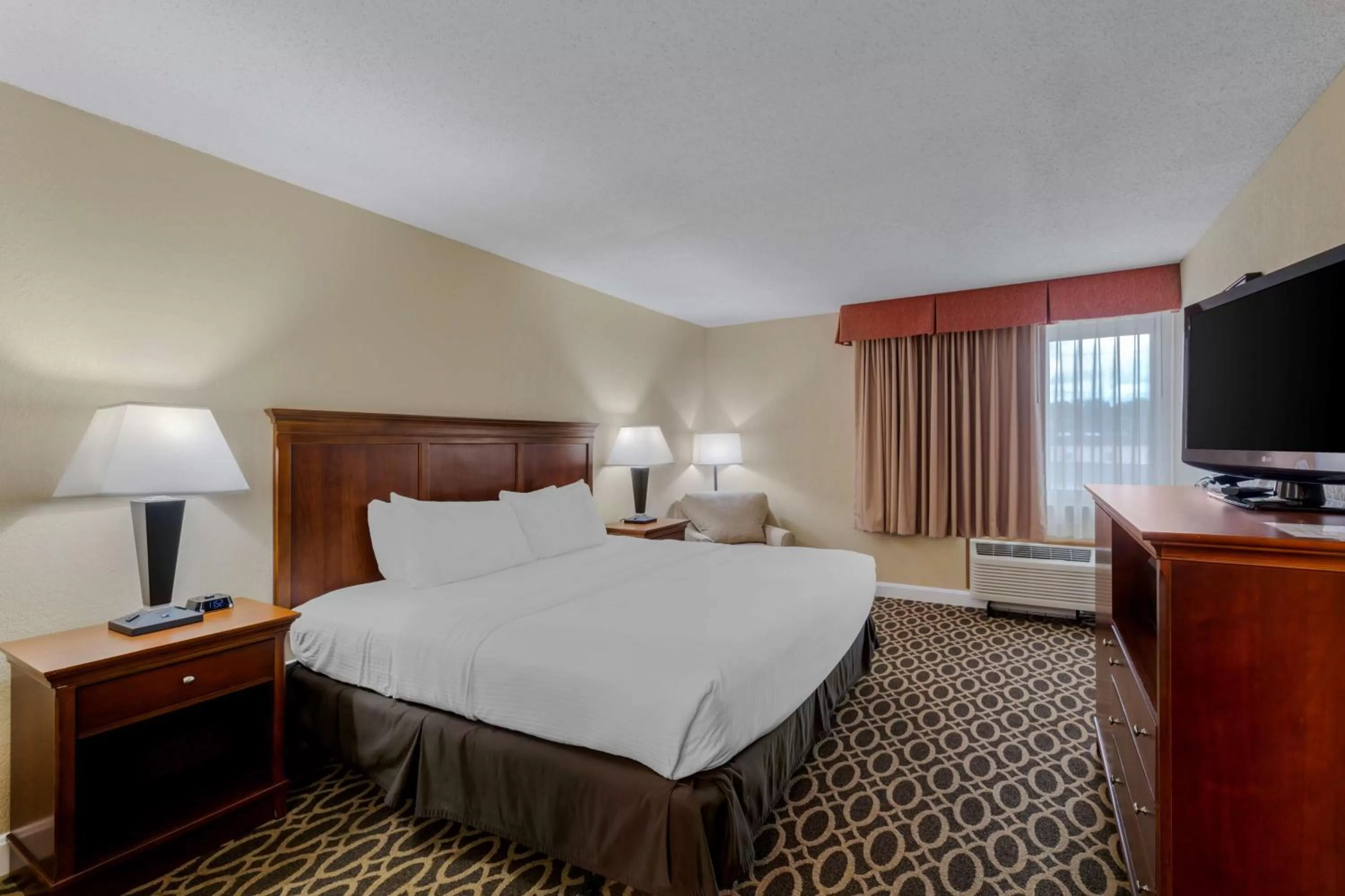 King Room in Best Western Plus Wooster Hotel & Conference Center