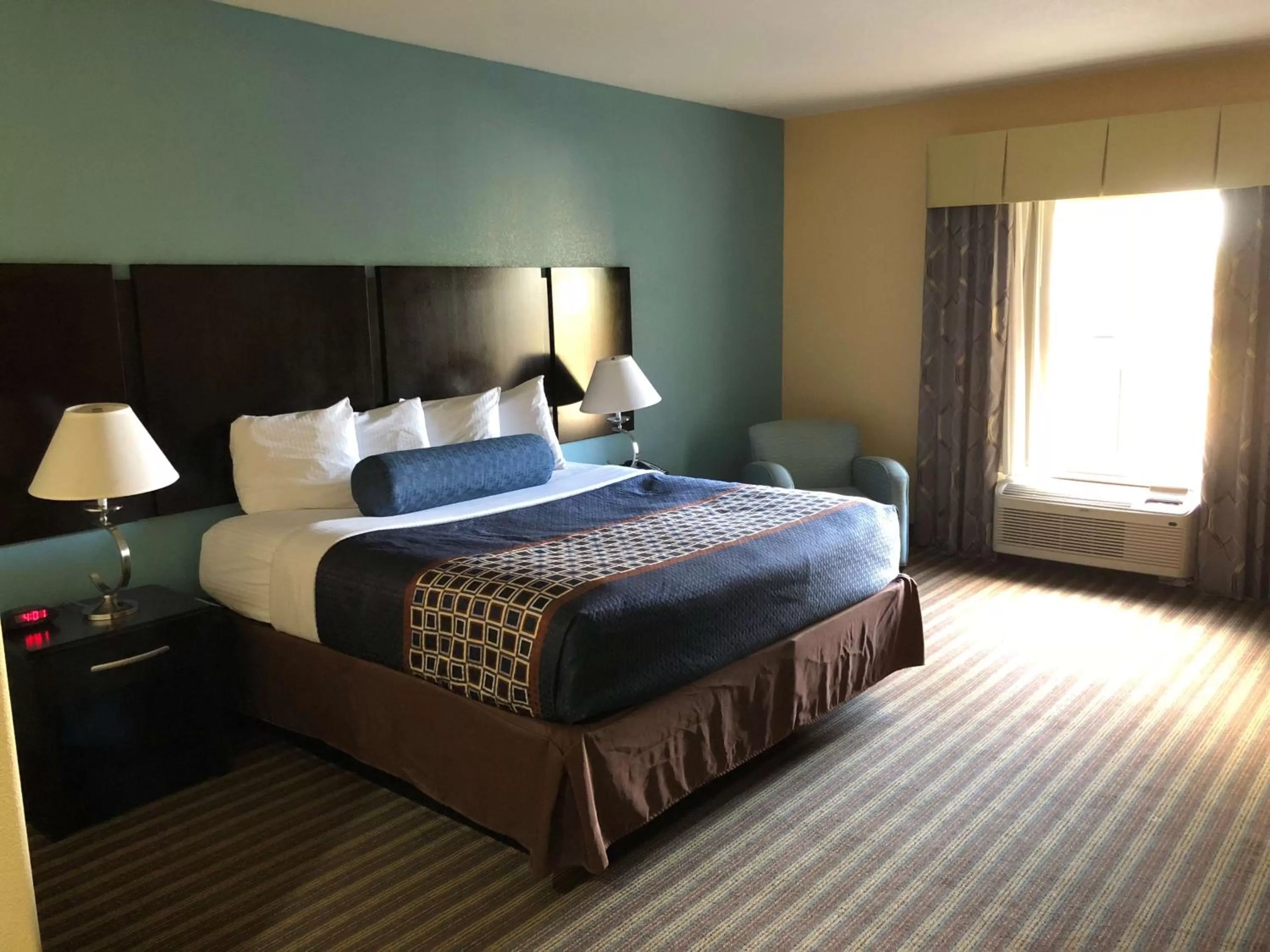King Room with Jacuzzi - Non-Smoking in Best Western Plus Goodman Inn & Suites