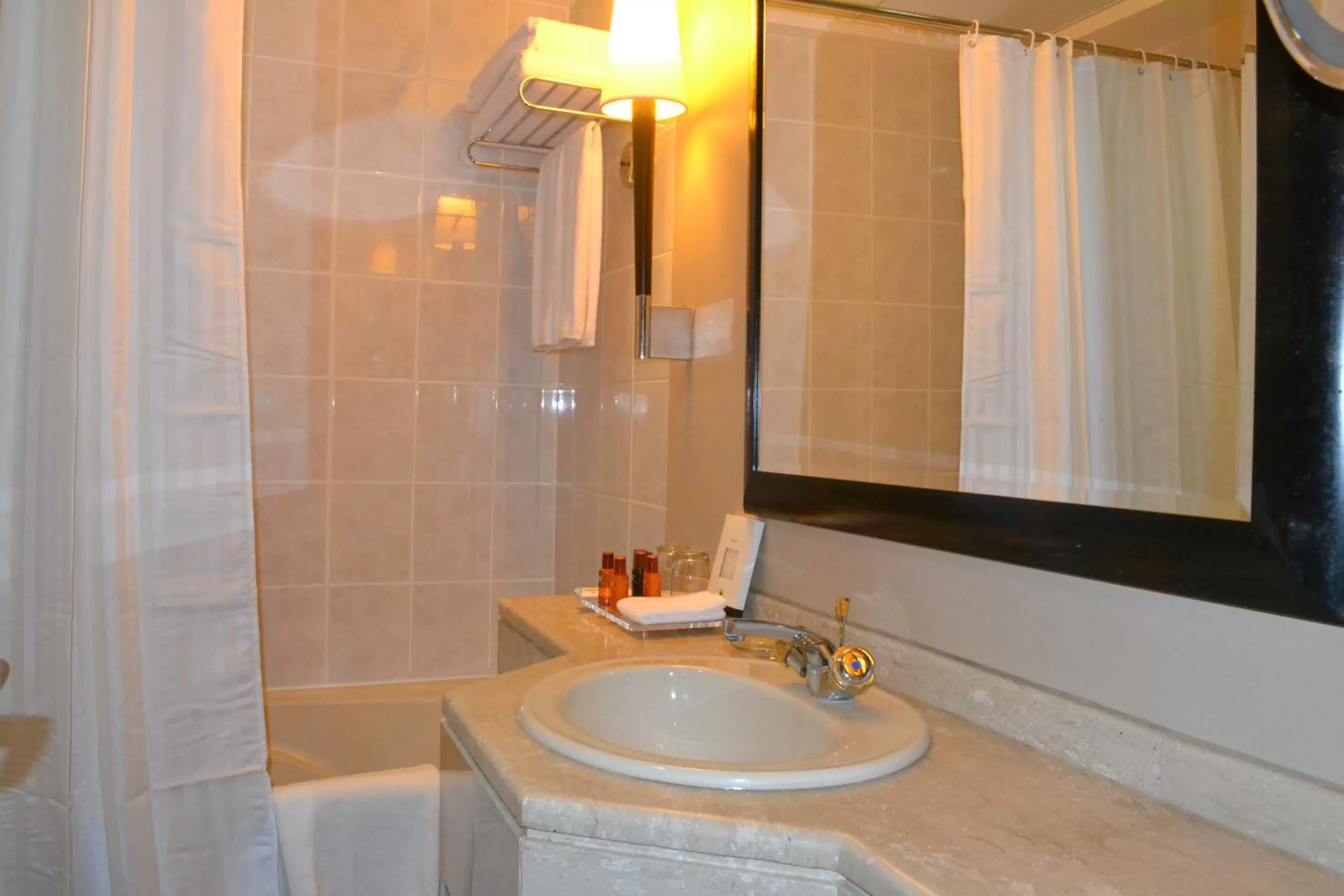 Family Classic Junior Suite City View in Sheraton Khalidiya Hotel