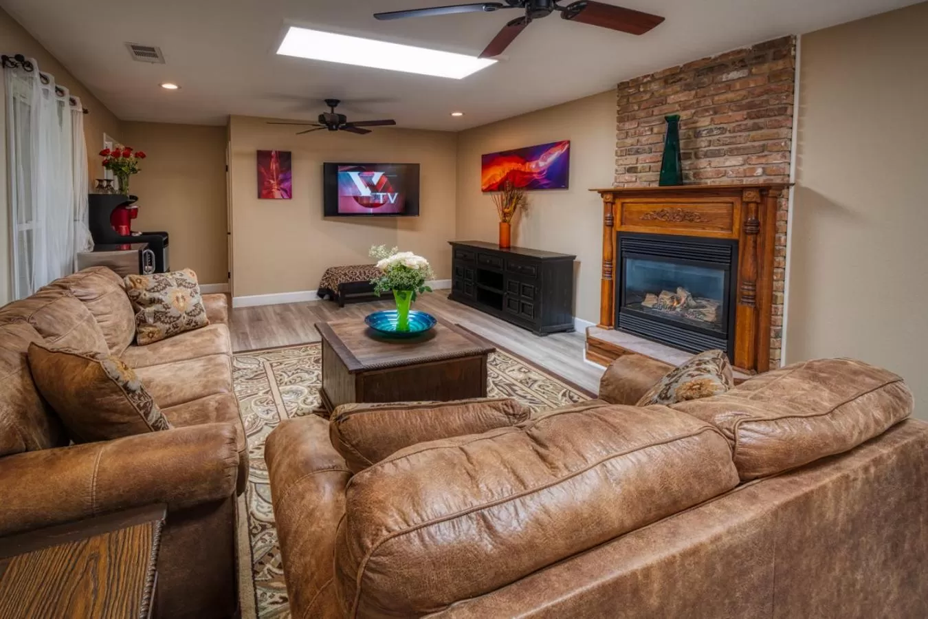 Deluxe Queen Suite in Lantern Light Inn - Romantic Getaway