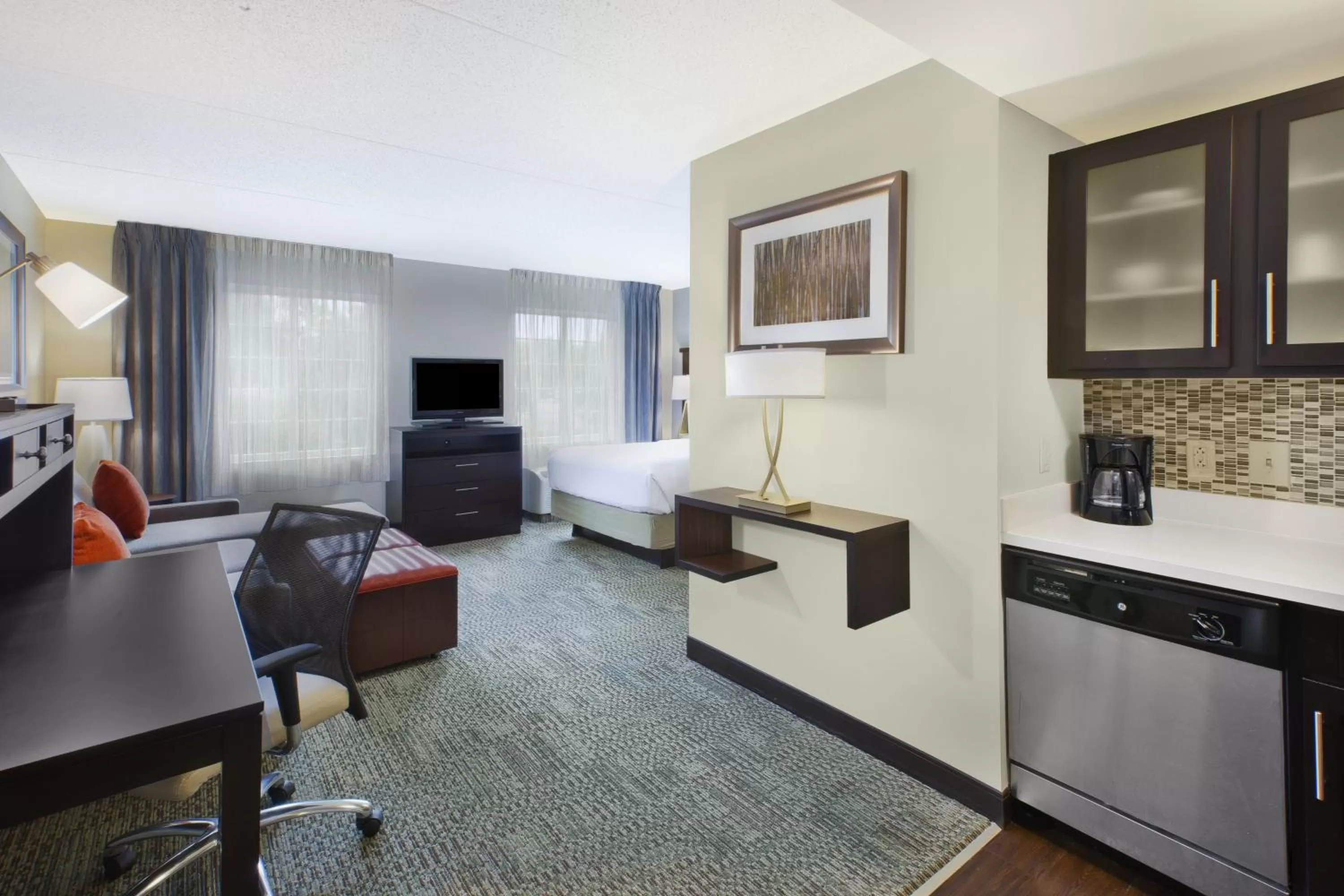 Queen Studio Suite in Staybridge Suites Cleveland Mayfield Heights Beachwood by IHG