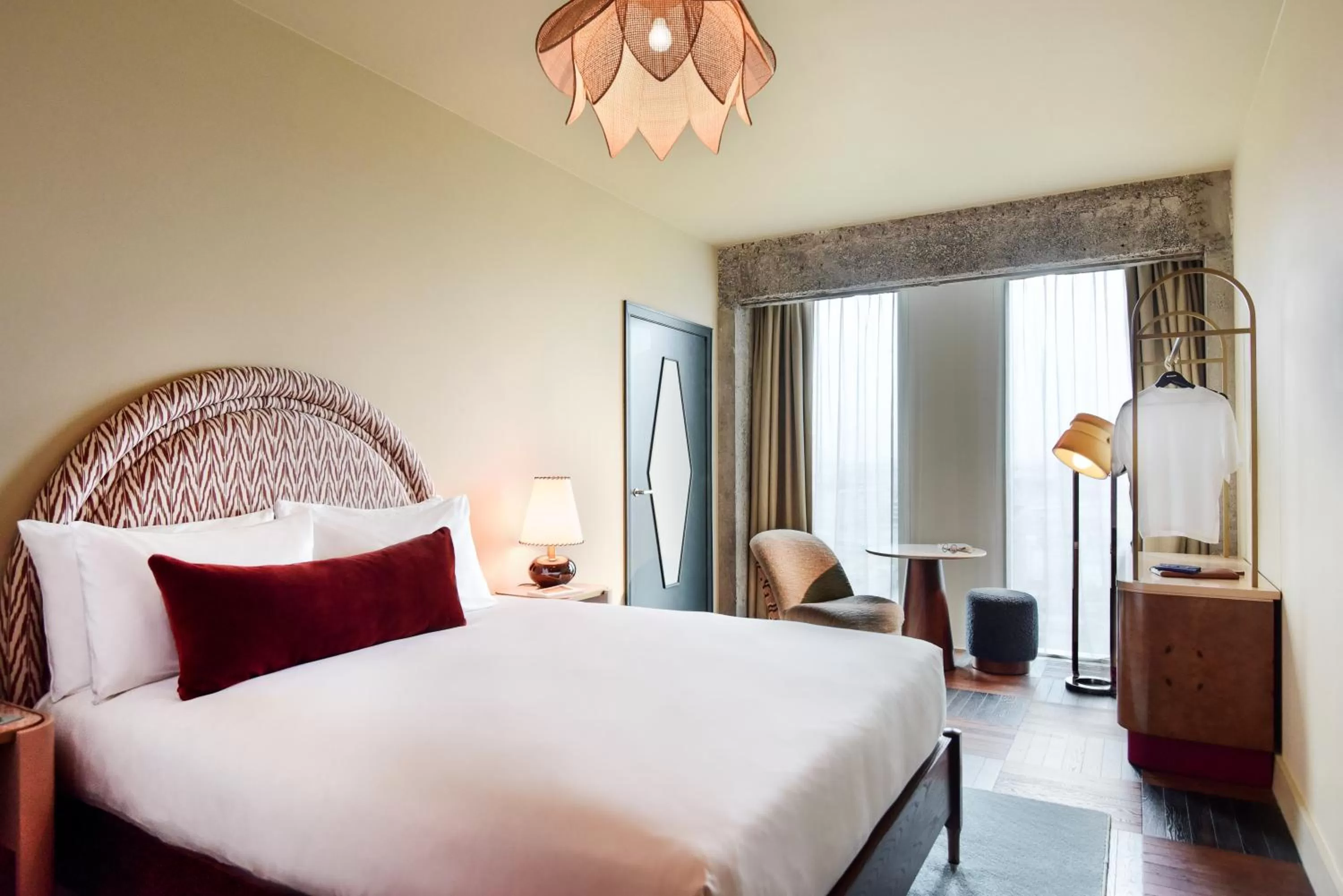 Roomy - Skyline View in The Hoxton, Brussels