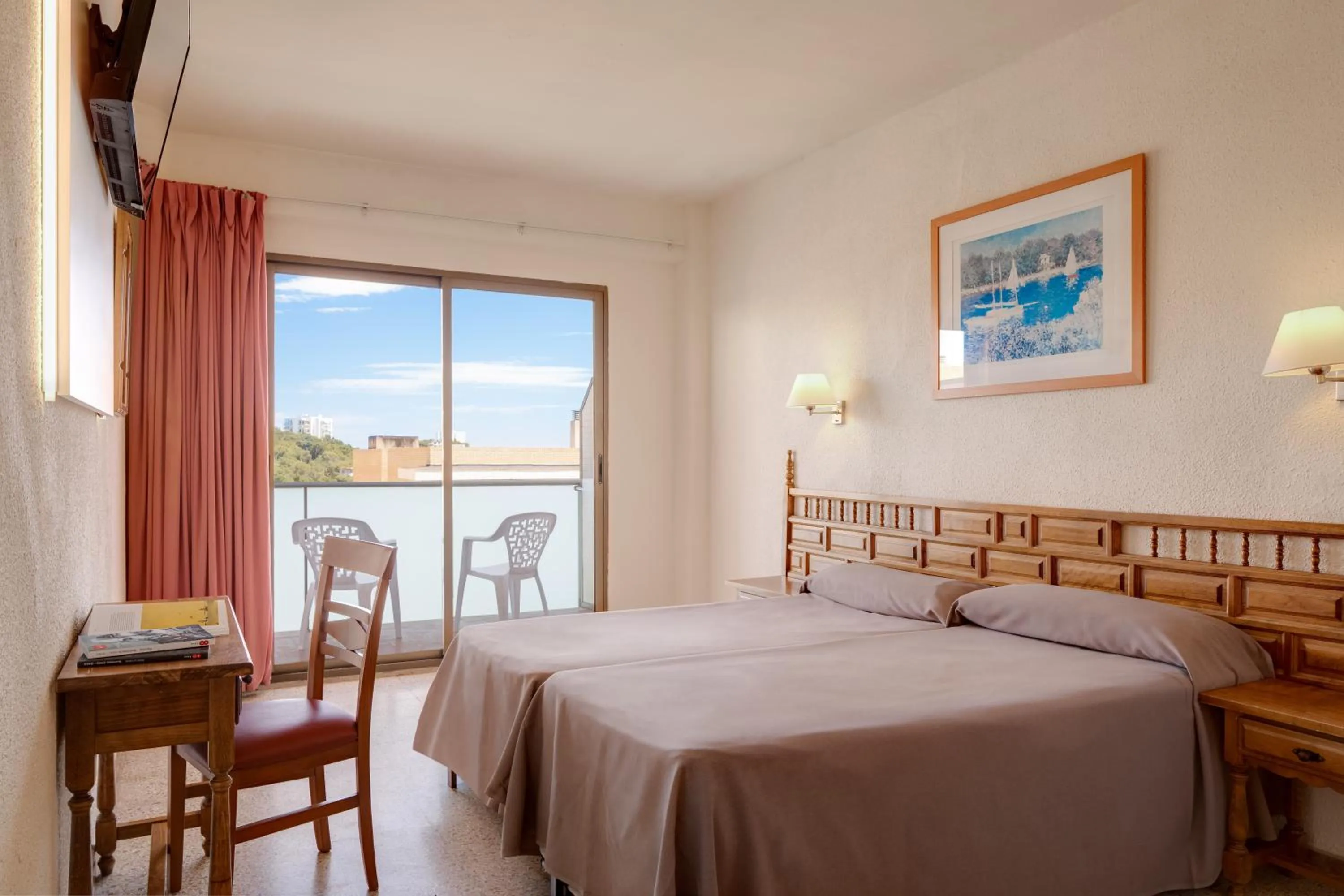 Family Room (2 Adults + 2 Children) in htop Molinos Park #htopEnjoy