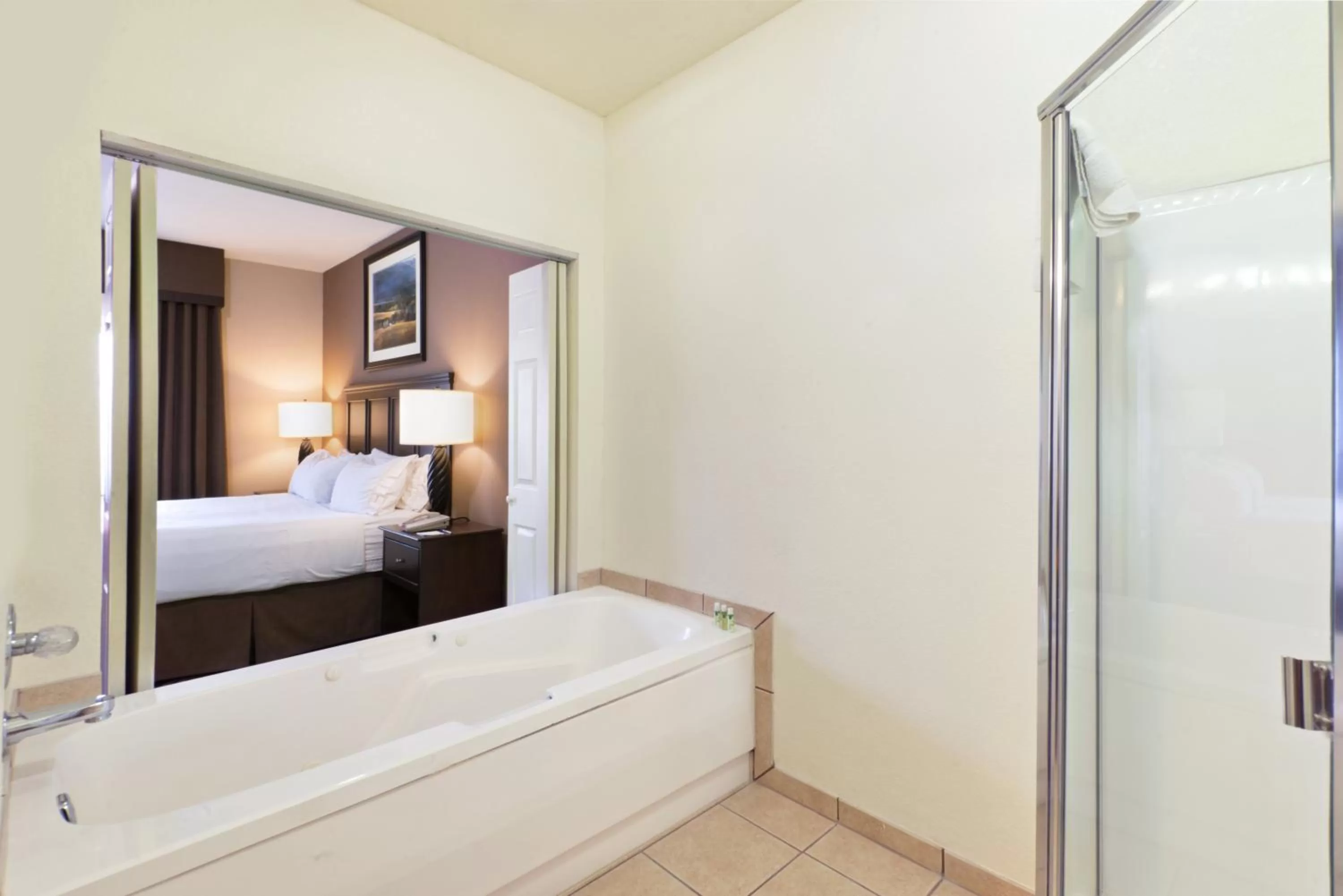 Superior King Room in Holiday Inn Express Show Low by IHG