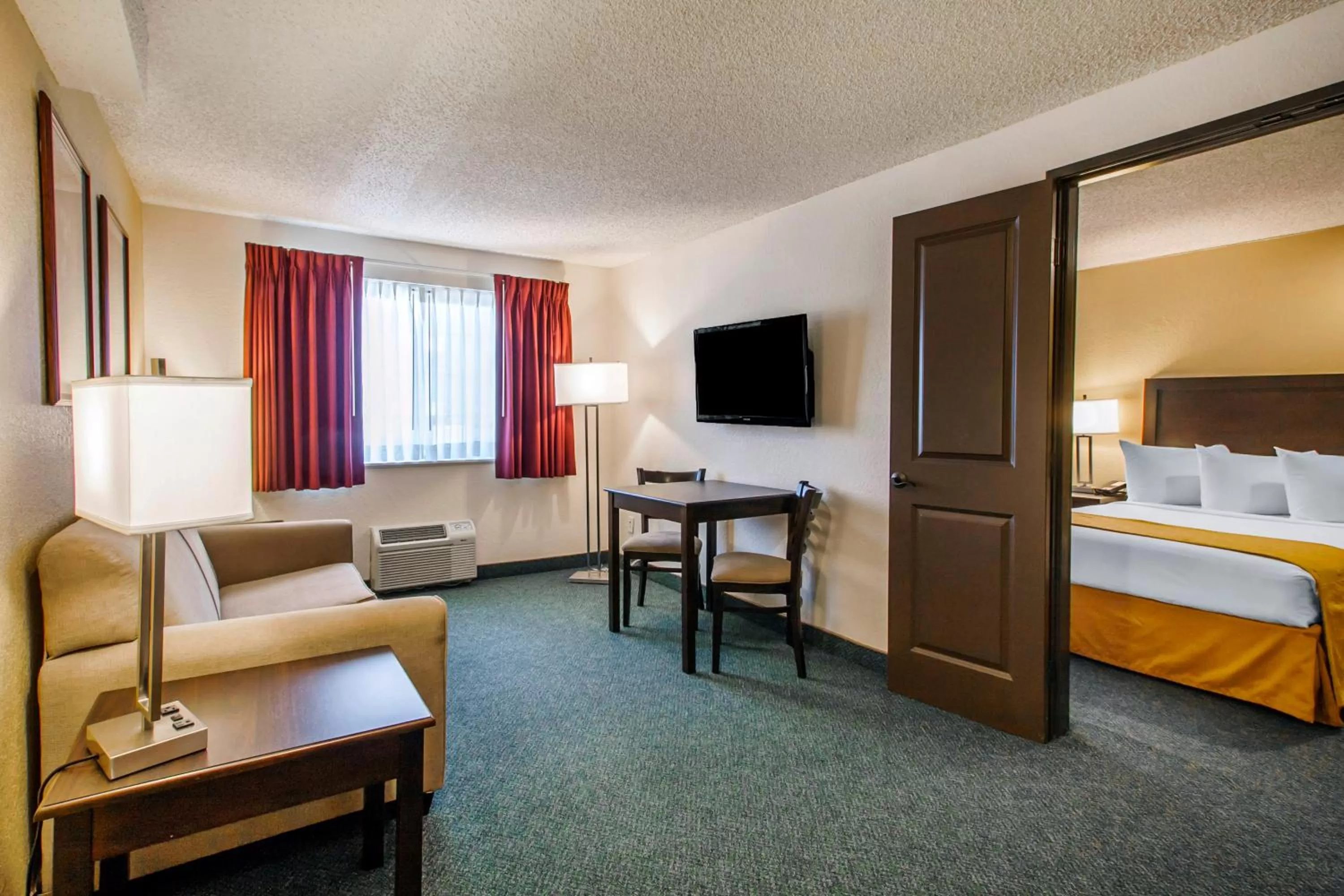Family Suite - Non-Smoking in Quality Inn & Suites Springfield - Eugene North