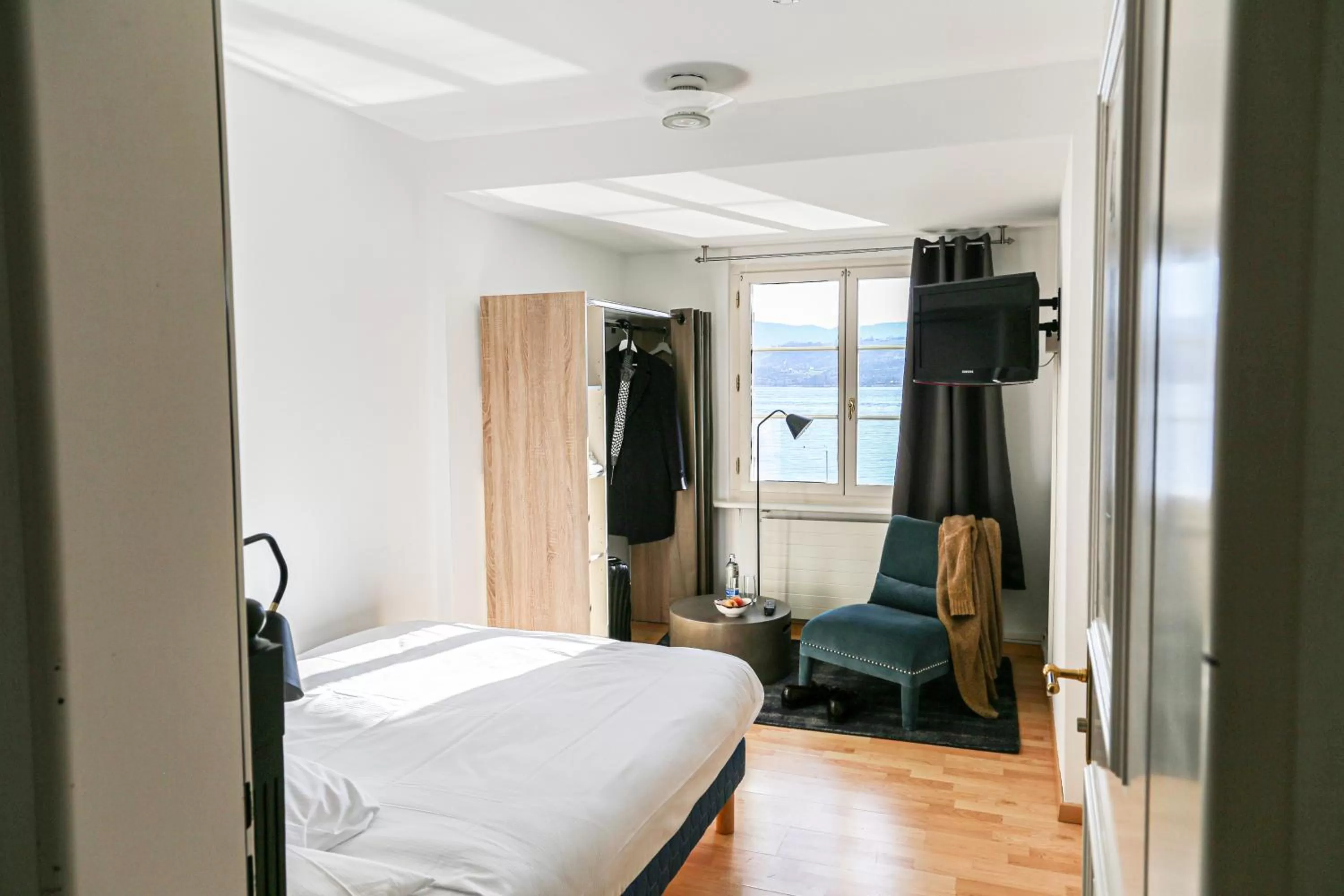 Single Room with Shared Shower and Toilet in Hotel Hirschen am See