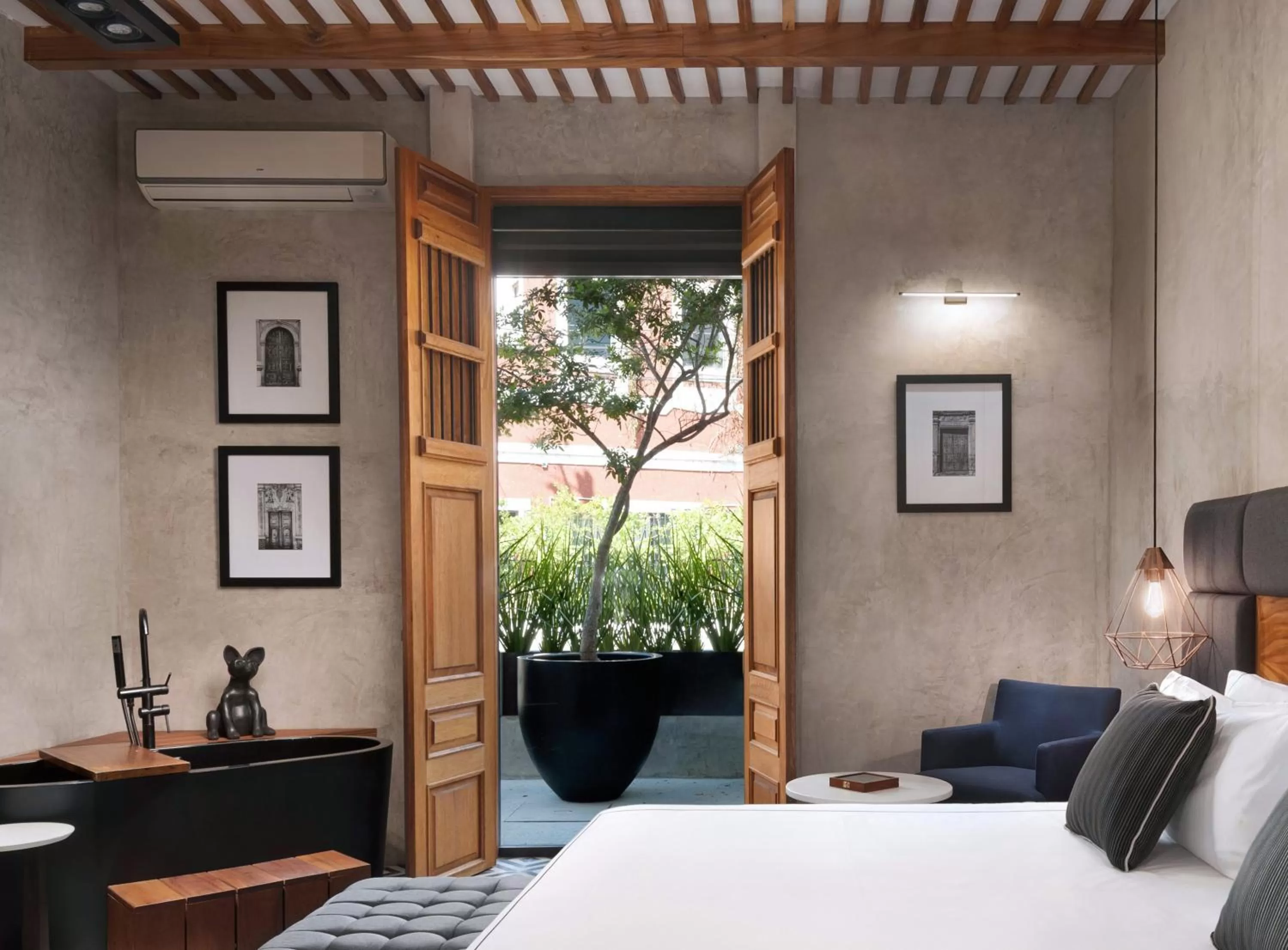 Deluxe Double Room with Bath in Diez Diez Collection