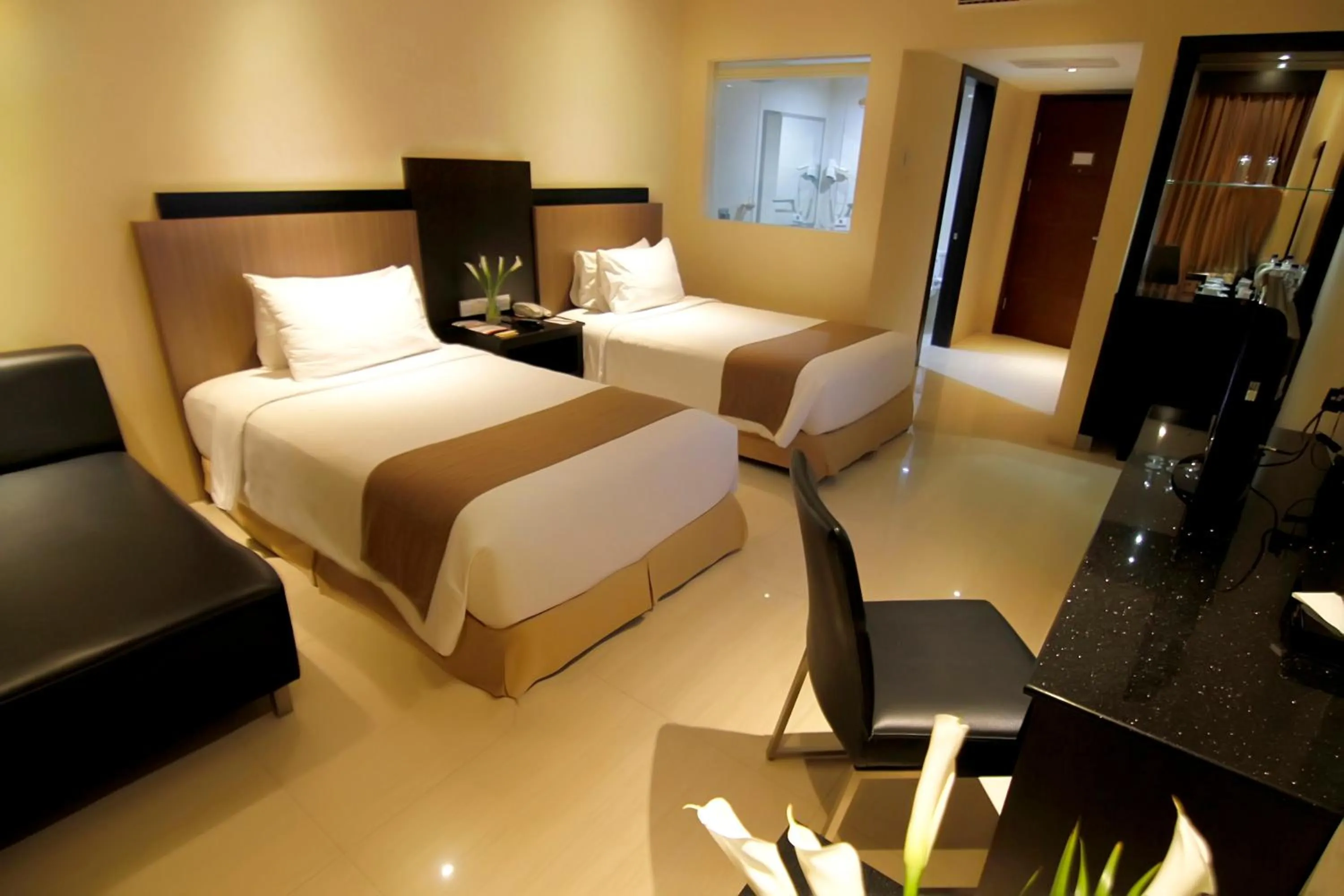 Super Deluxe Twin in Aria Gajayana