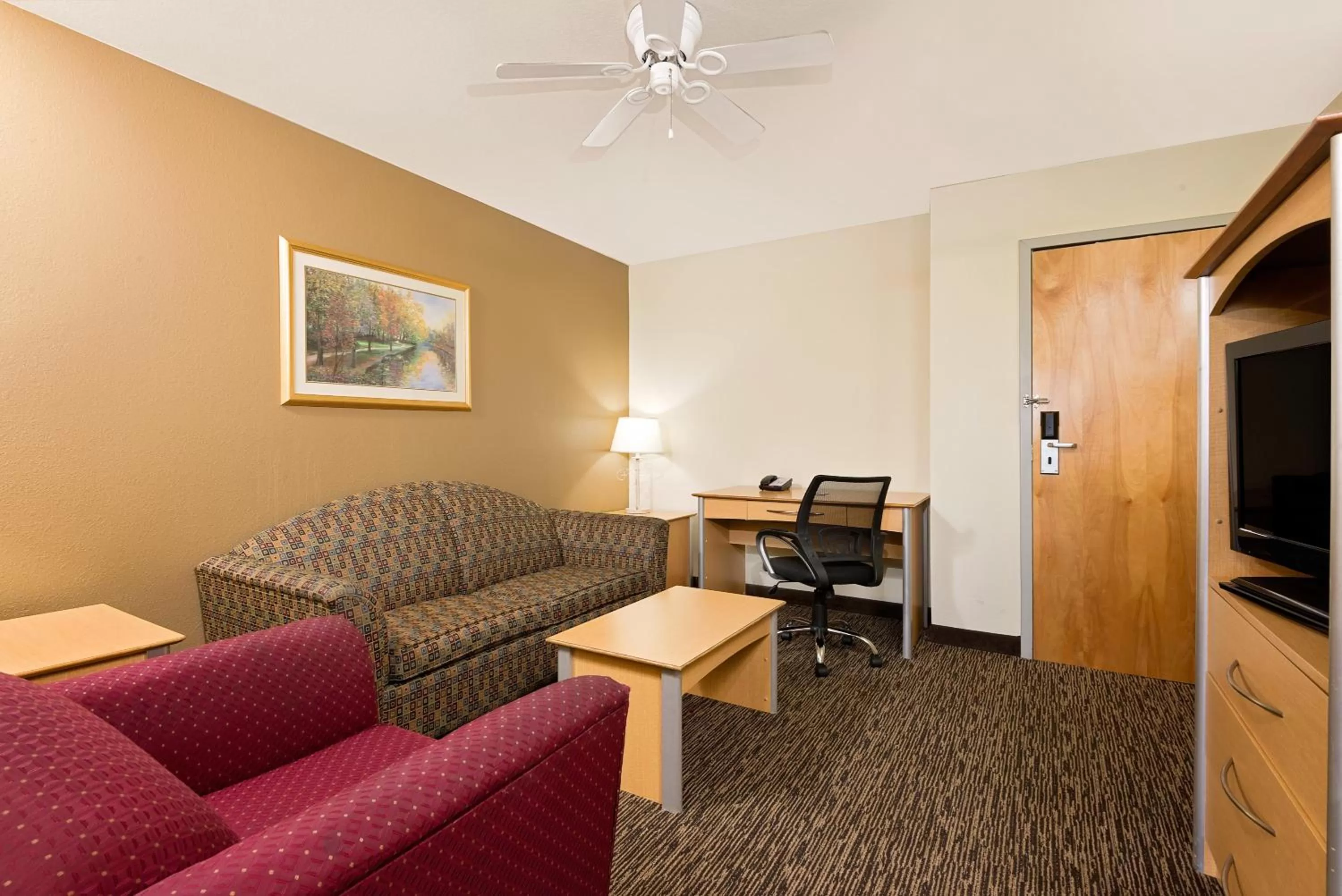 King Studio Suite - Non-Smoking in Baymont by Wyndham Lawrenceburg