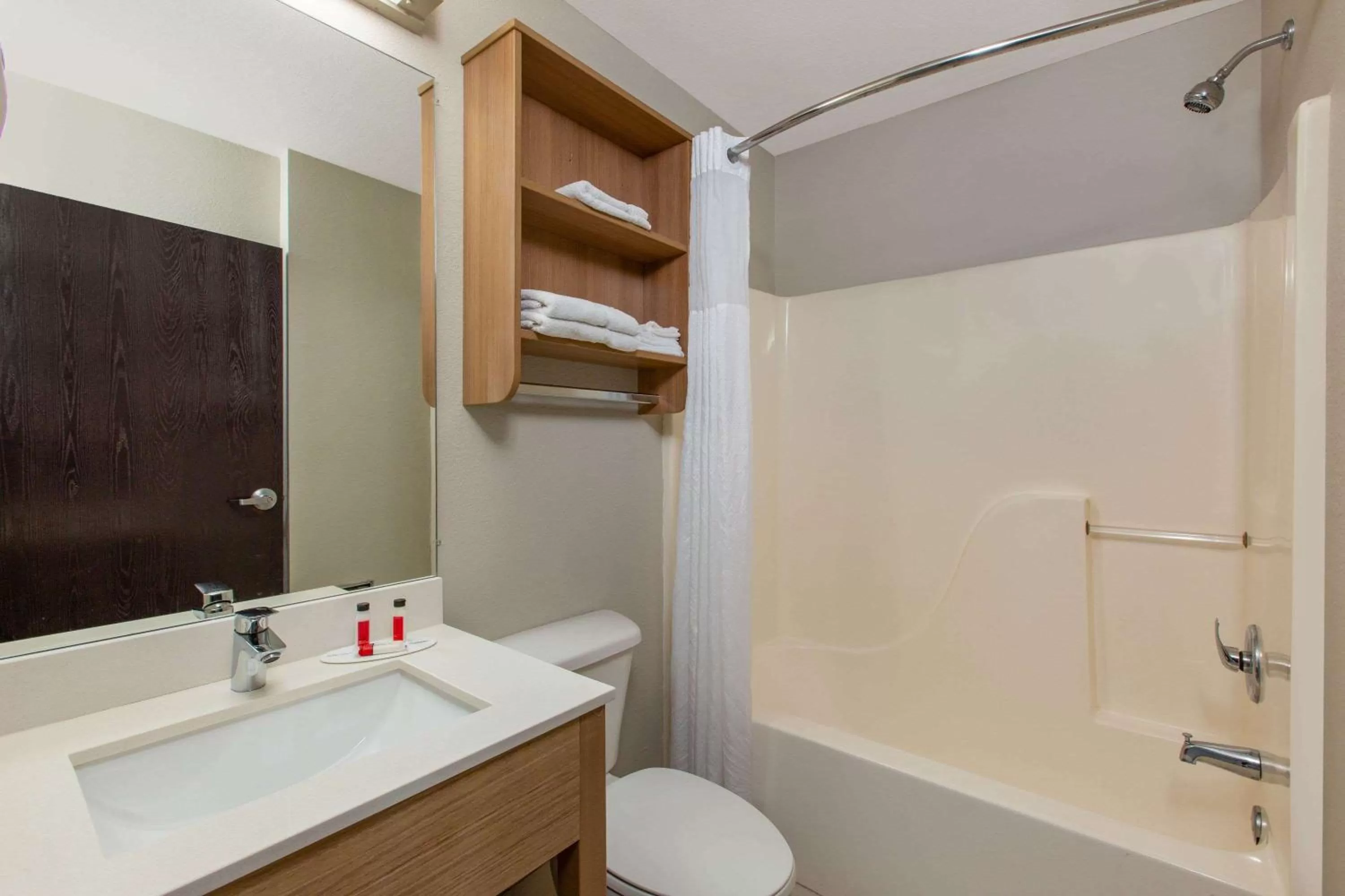 King Suite - Non-Smoking in Microtel Inn & Suites by Wyndham Augusta/Riverwatch