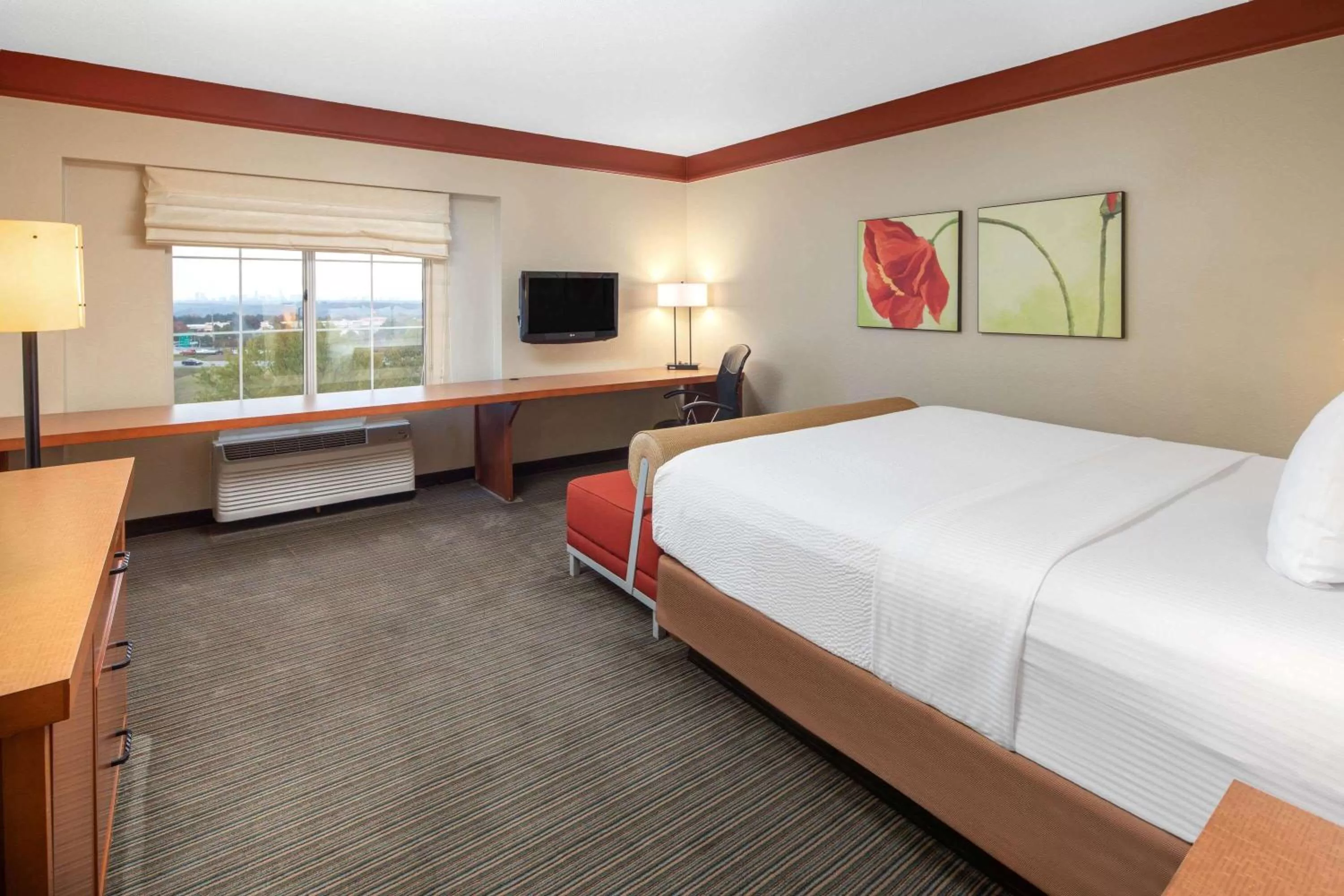 Deluxe King Room in La Quinta by Wyndham Atlanta Ballpark/Galleria