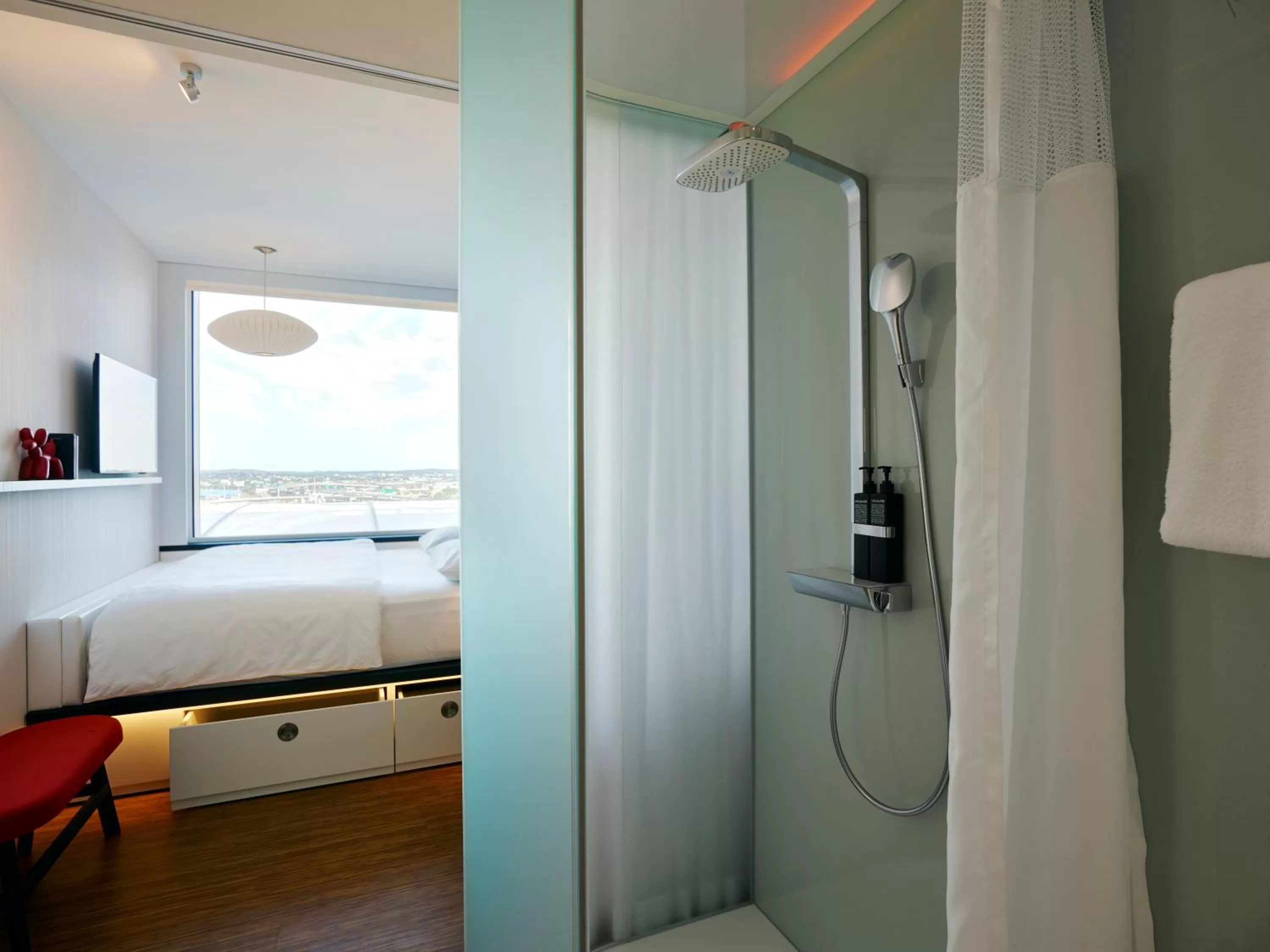 King Room - single occupancy - Downtown View in citizenM Boston North Station