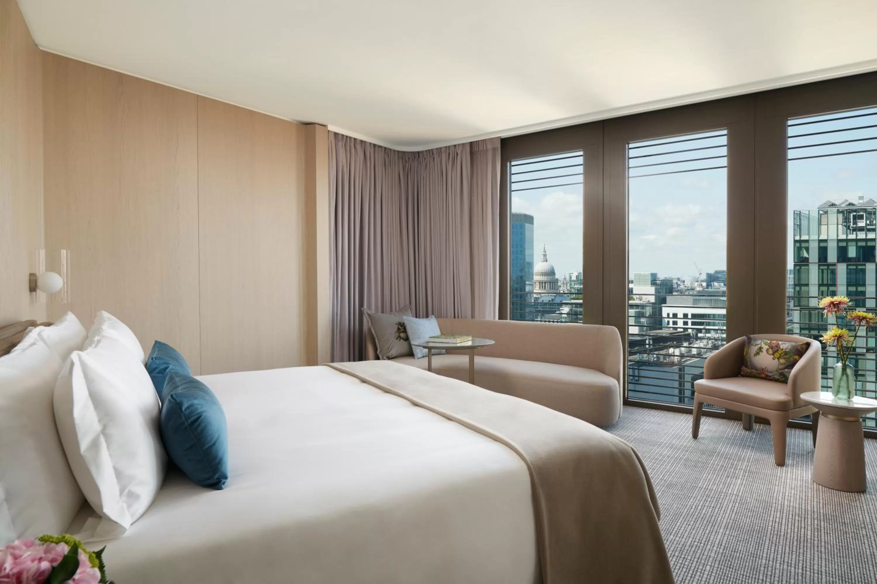Deluxe City View in Pan Pacific London