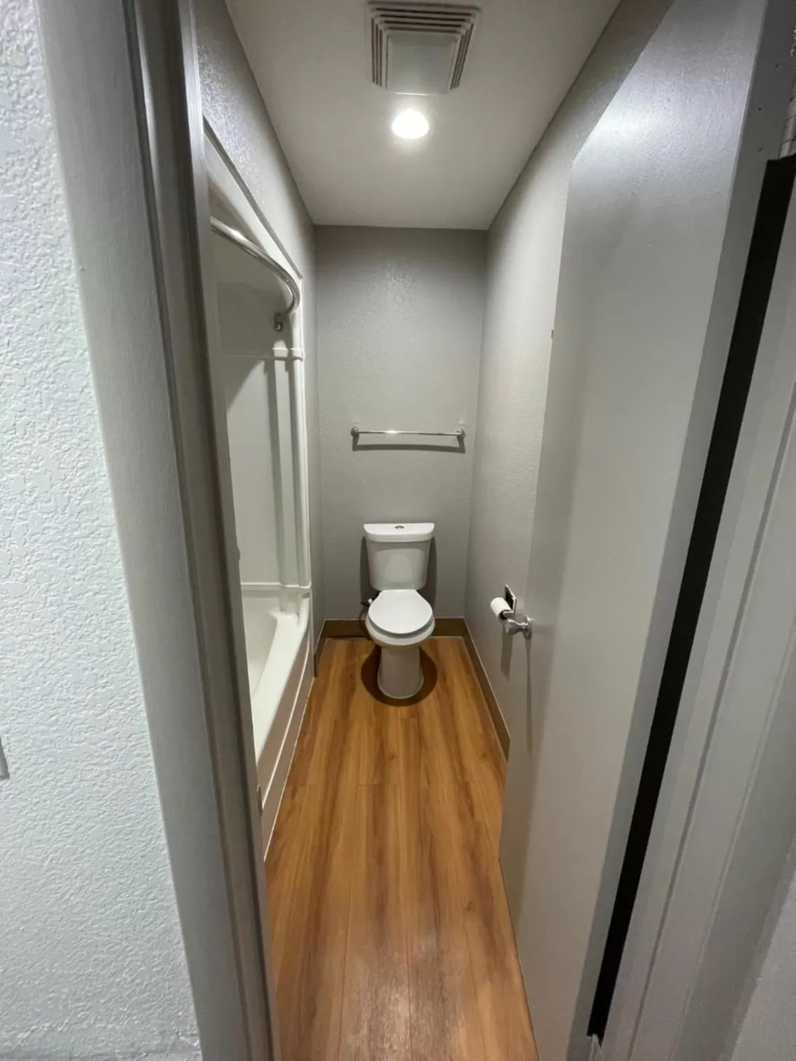 Standard Room with– One Full Bed (Handicapped Accessible) - single occupancy in Motel 6-Port Allen, LA - Baton Rouge