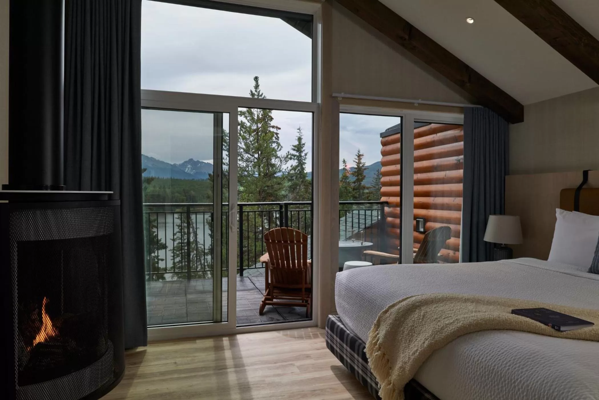King Room with Balcony in Pyramid Lake Lodge