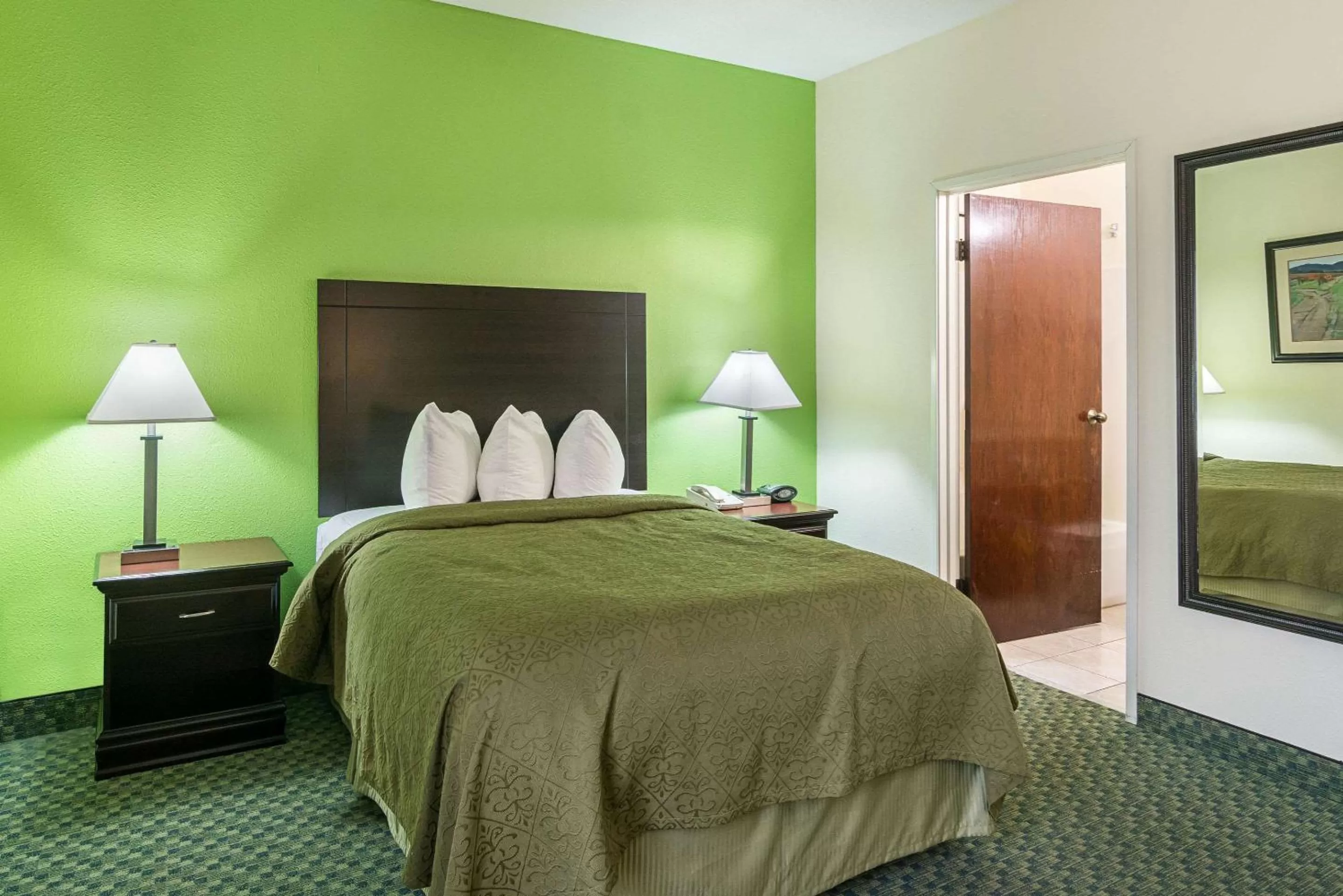 Suite - Non-Smoking in Quality Inn & Suites Harvey - Chicago Southland