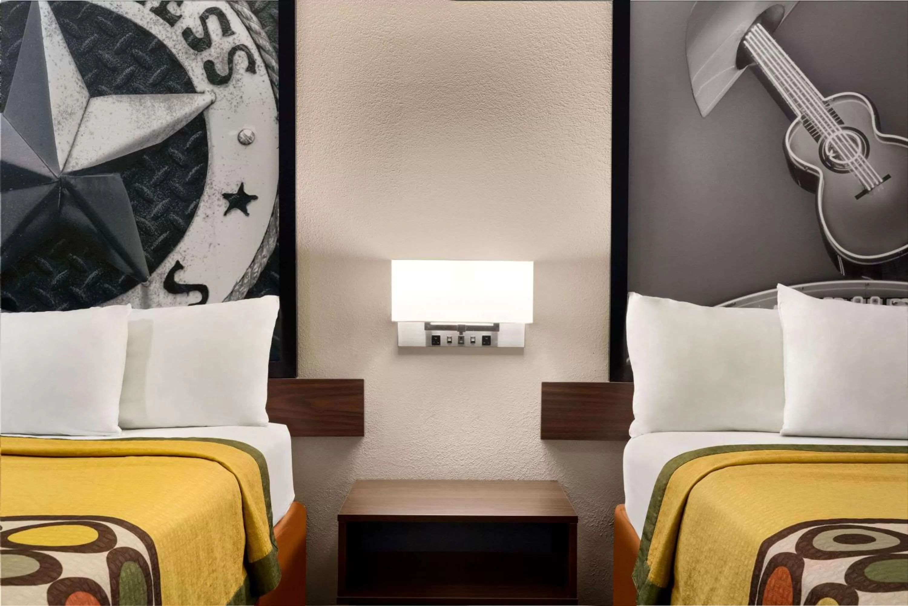 Queen Room with Two Queen Beds - Smoking in Super 8 by Wyndham Universal City