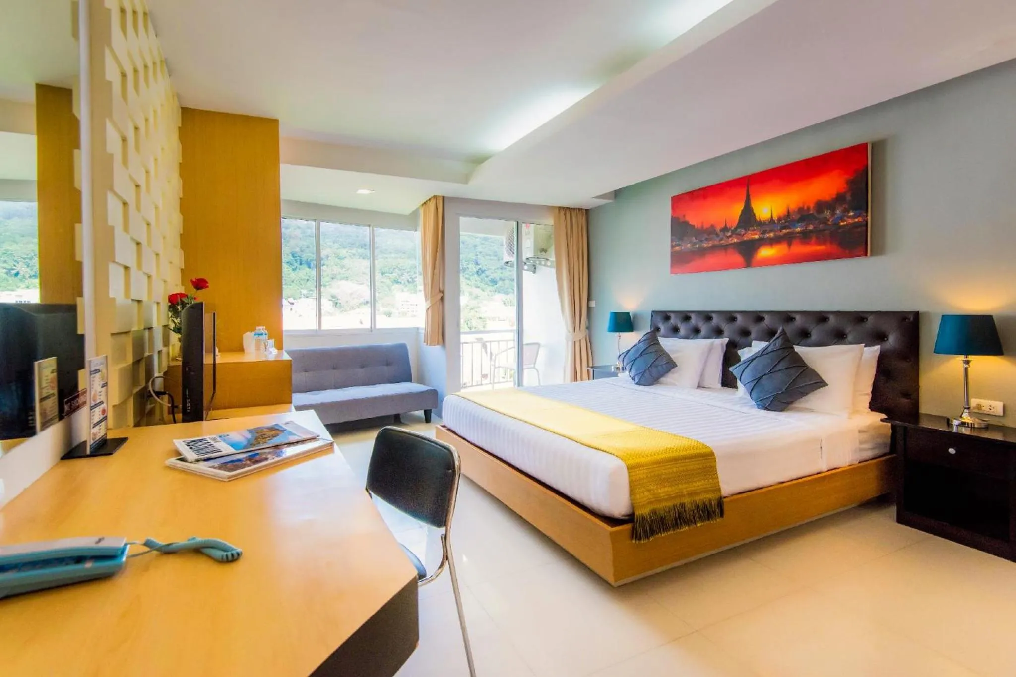 Deluxe Double Room with Balcony in Hallo Patong Hotel
