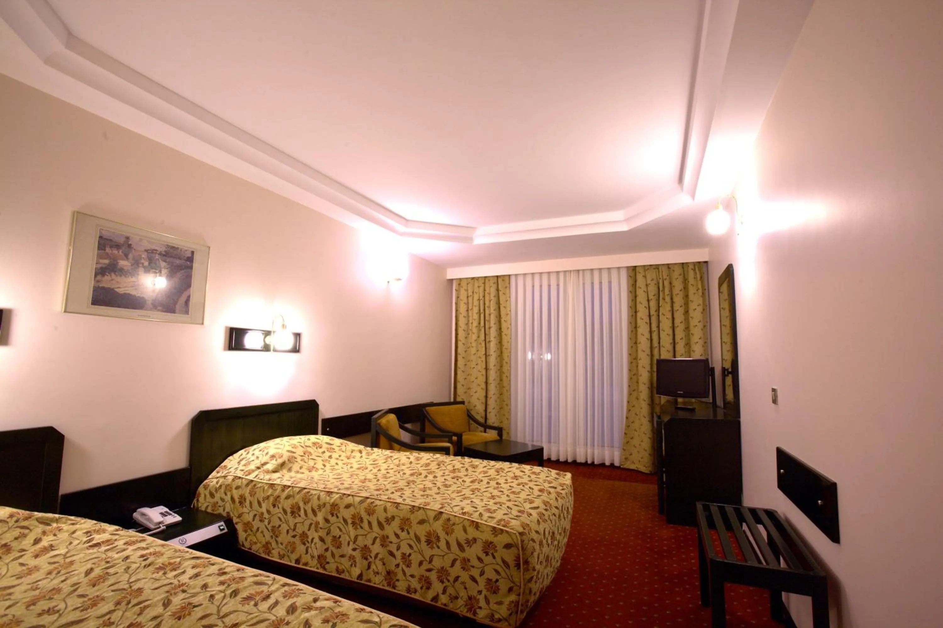 Deluxe Quadruple Room in Istanbul Royal Hotel