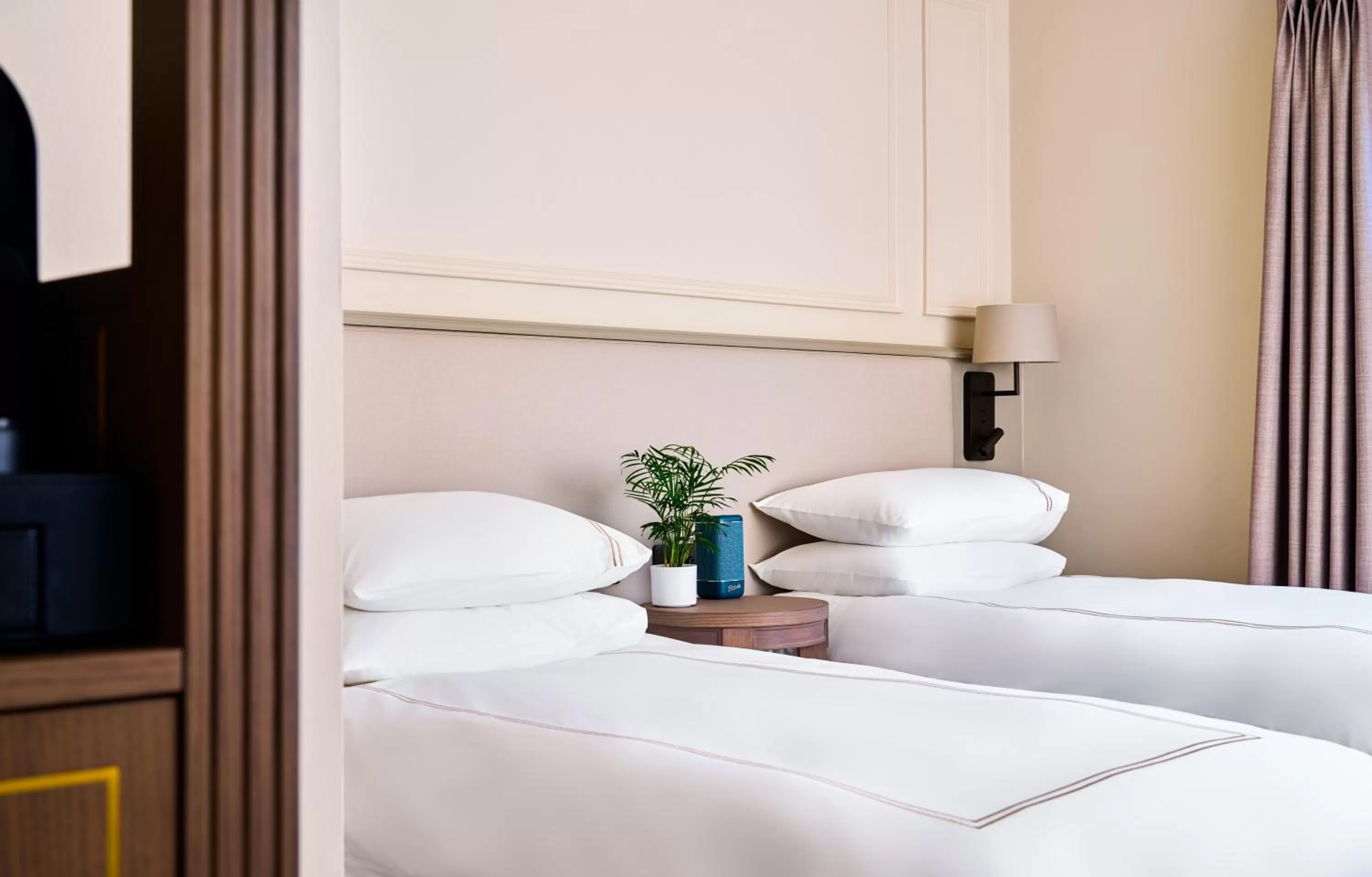 Cozy Nest Twin Room in The Lansdowne Kenmare