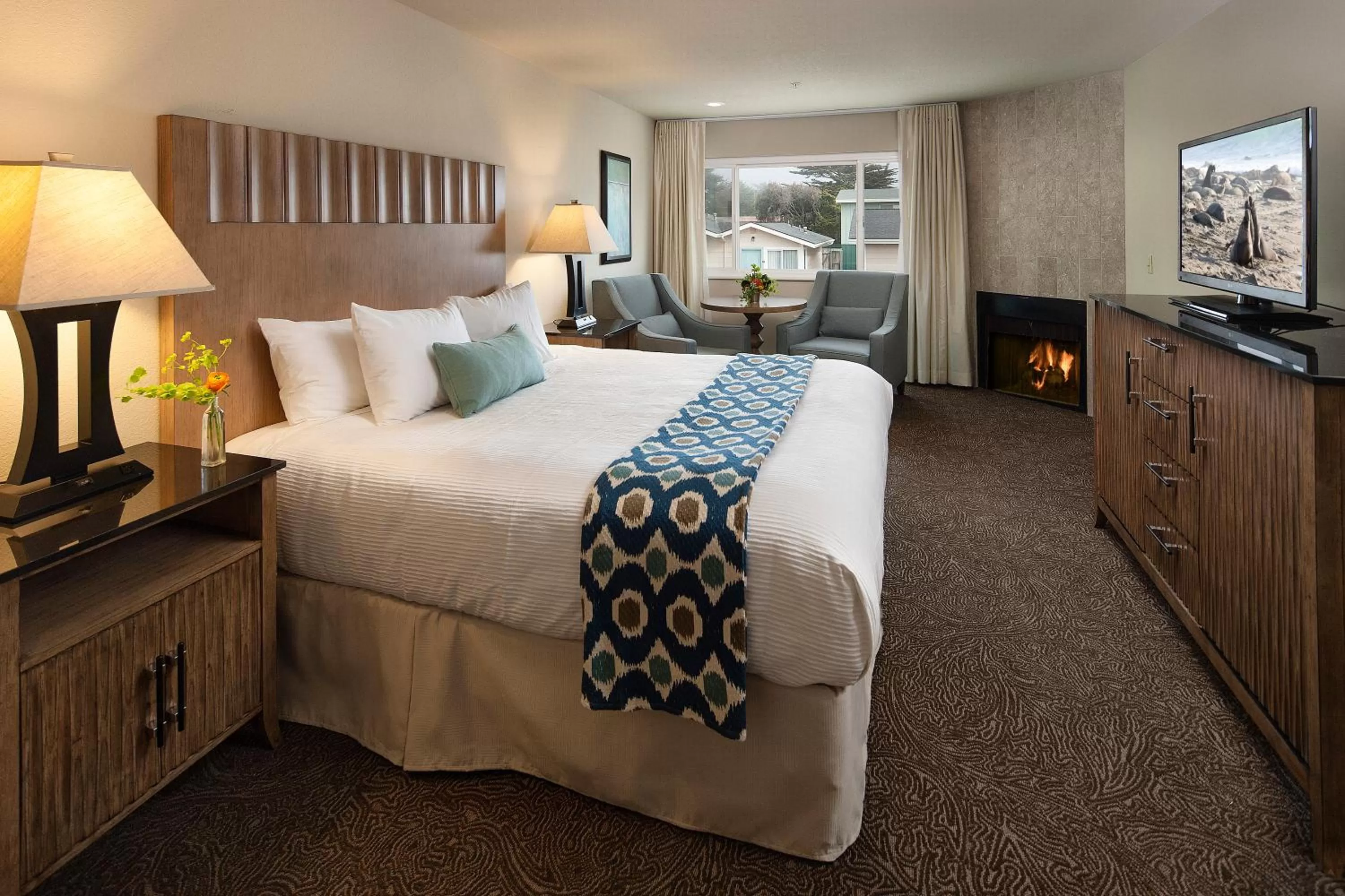 Traditional King Room in Cambria Landing Inn and Suites