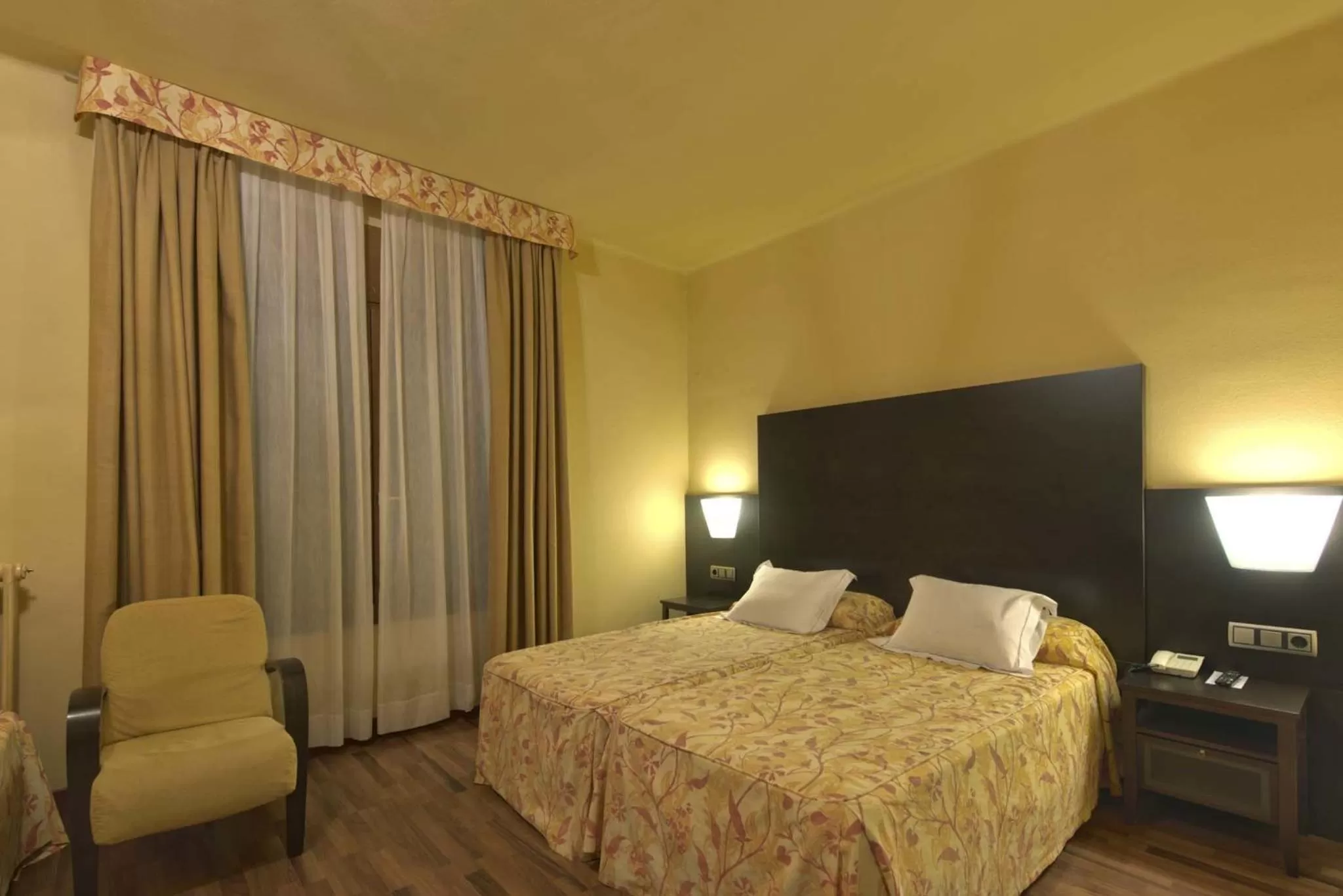 Double or Twin Room in Hotel Restaurant Pessets & SPA