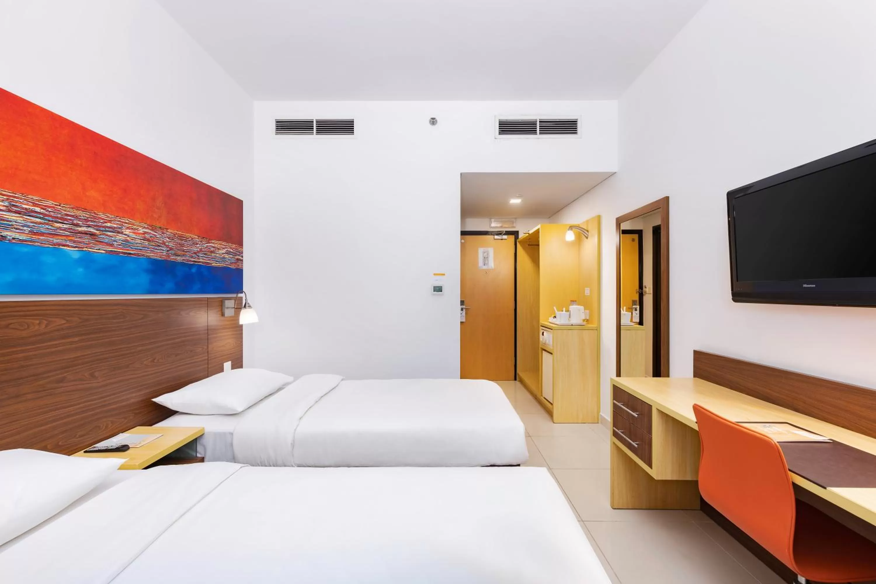 Twin Room - - includes 20% off Food & Beverage (excluding in-room dining) in Citymax Hotel Bur Dubai