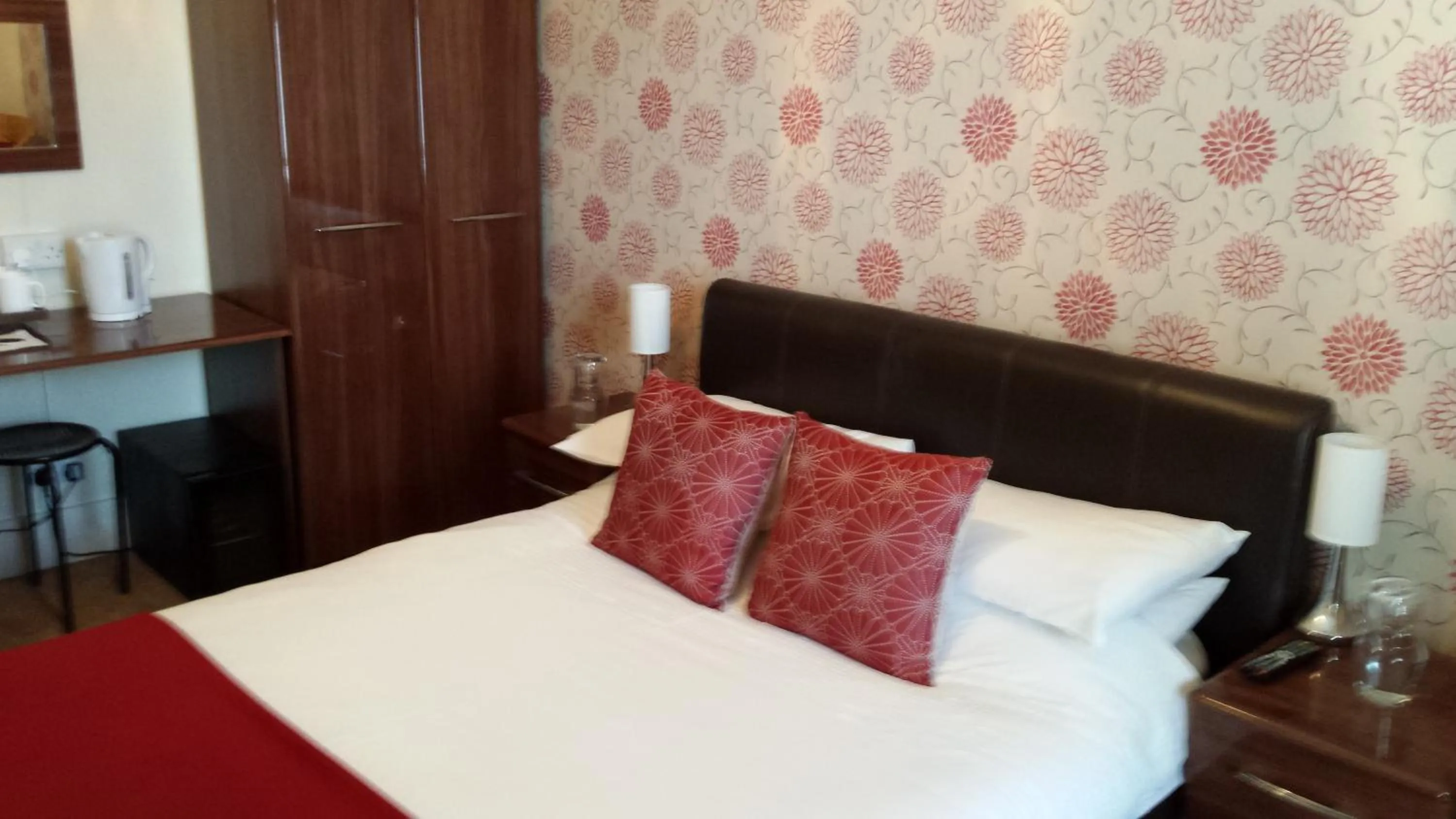 Double Room with Shared Bathroom in Senlac Guesthouse