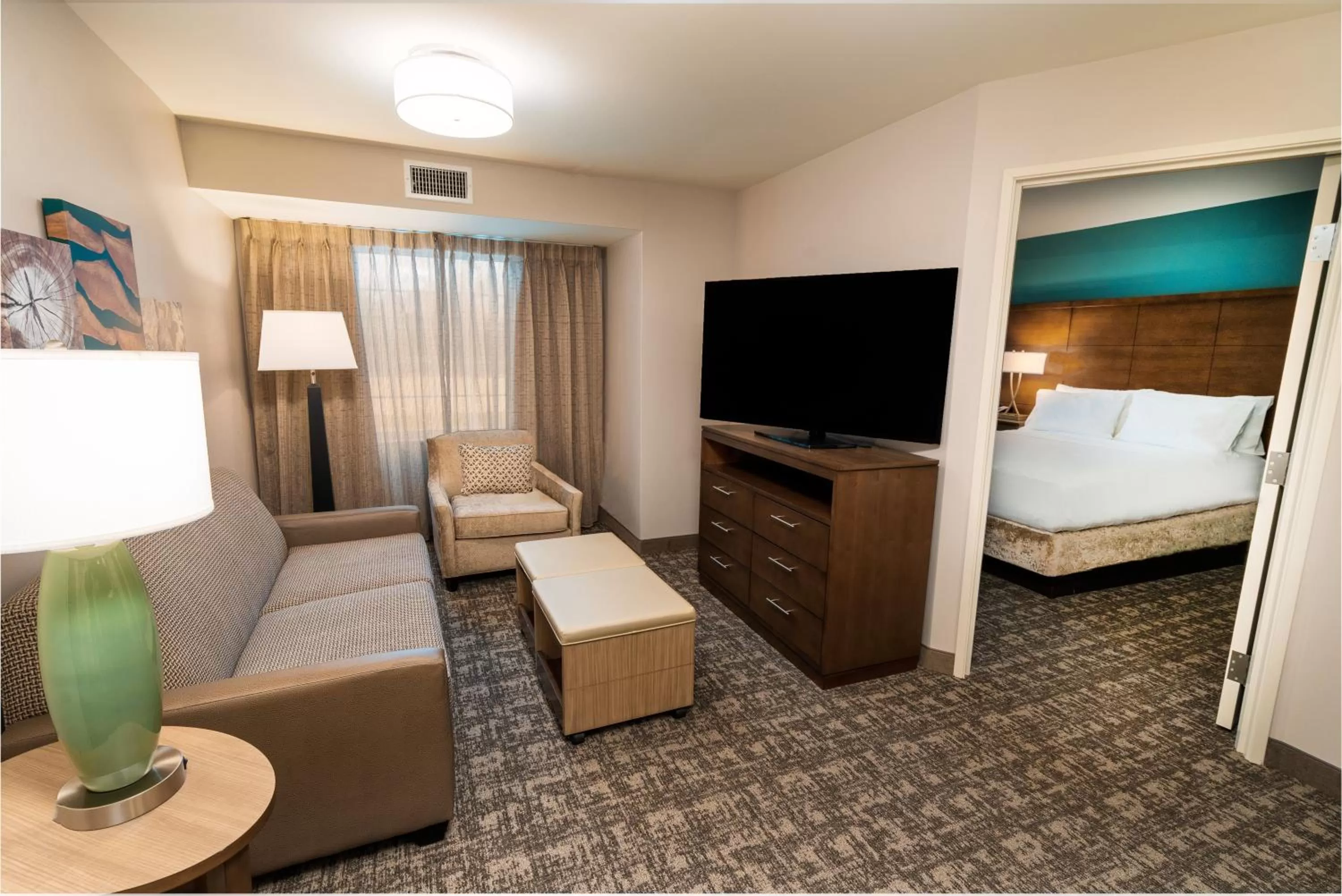One-Bedroom Queen Room with Hearing Mobility Accessible Tub - Non-Smoking in Staybridge Suites - Washington DC East - Largo by IHG