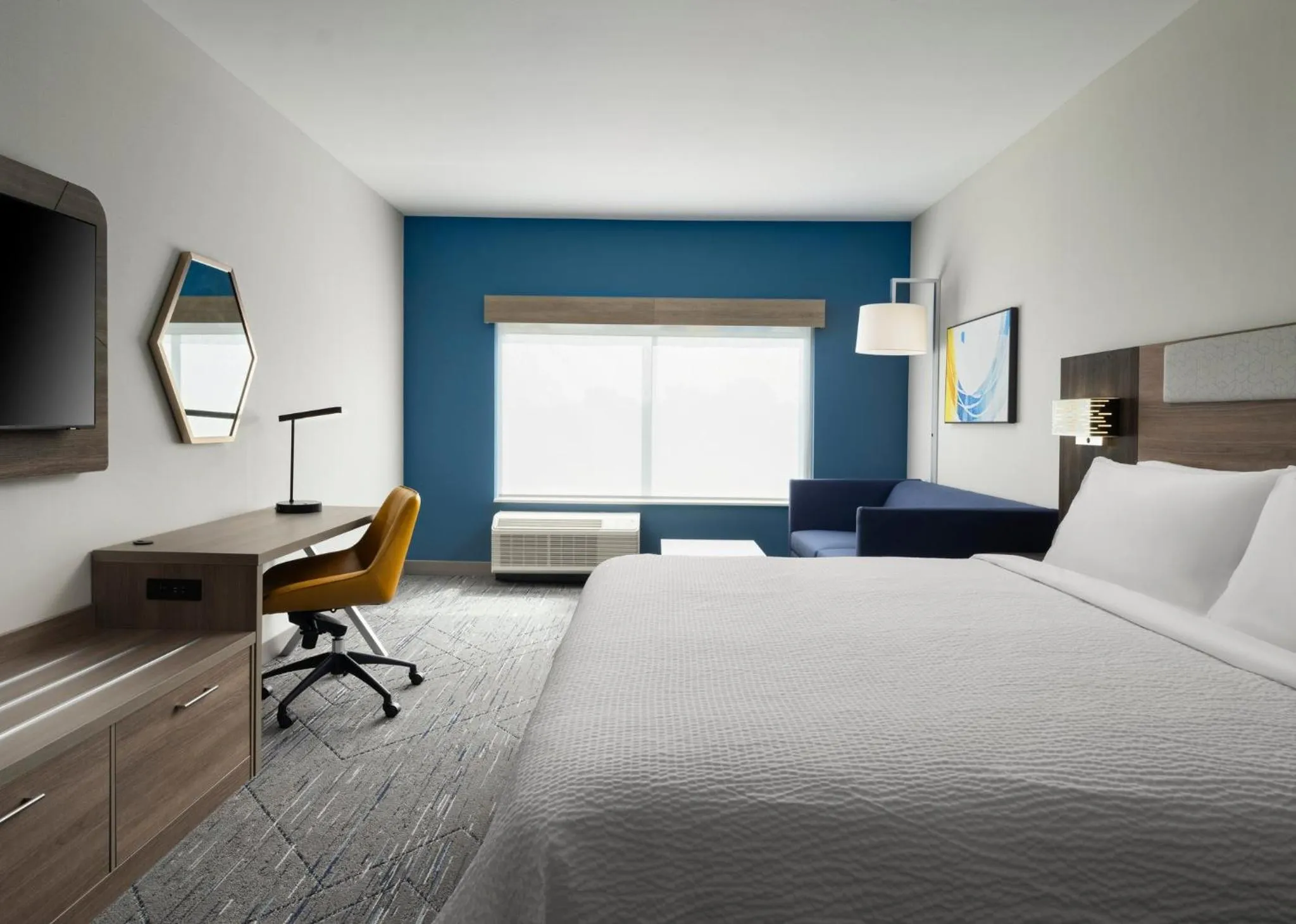 King Suite in Holiday Inn Express & Suites Lima by IHG