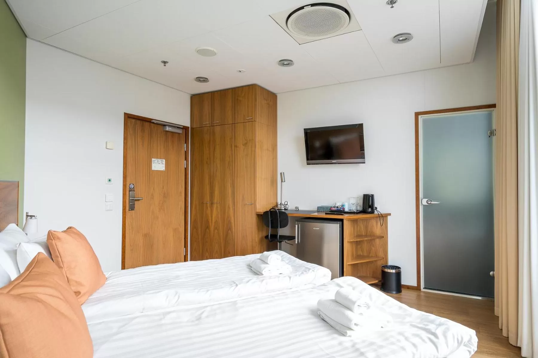 Standard Twin Room in Hiisi Hotel Helsinki Jätkäsaari