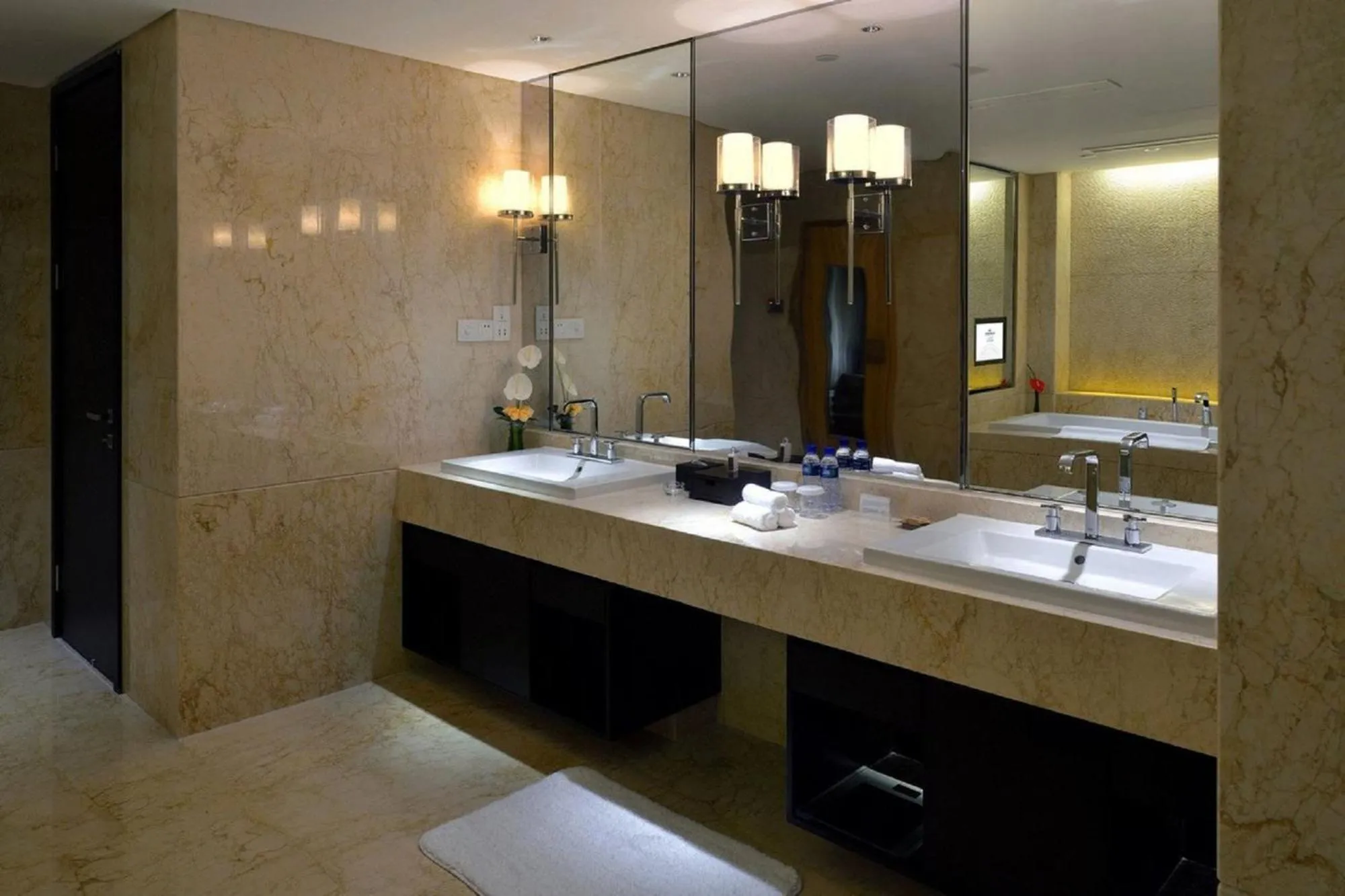 Superior Suite in Howard Johnson IFC Plaza Ningbo