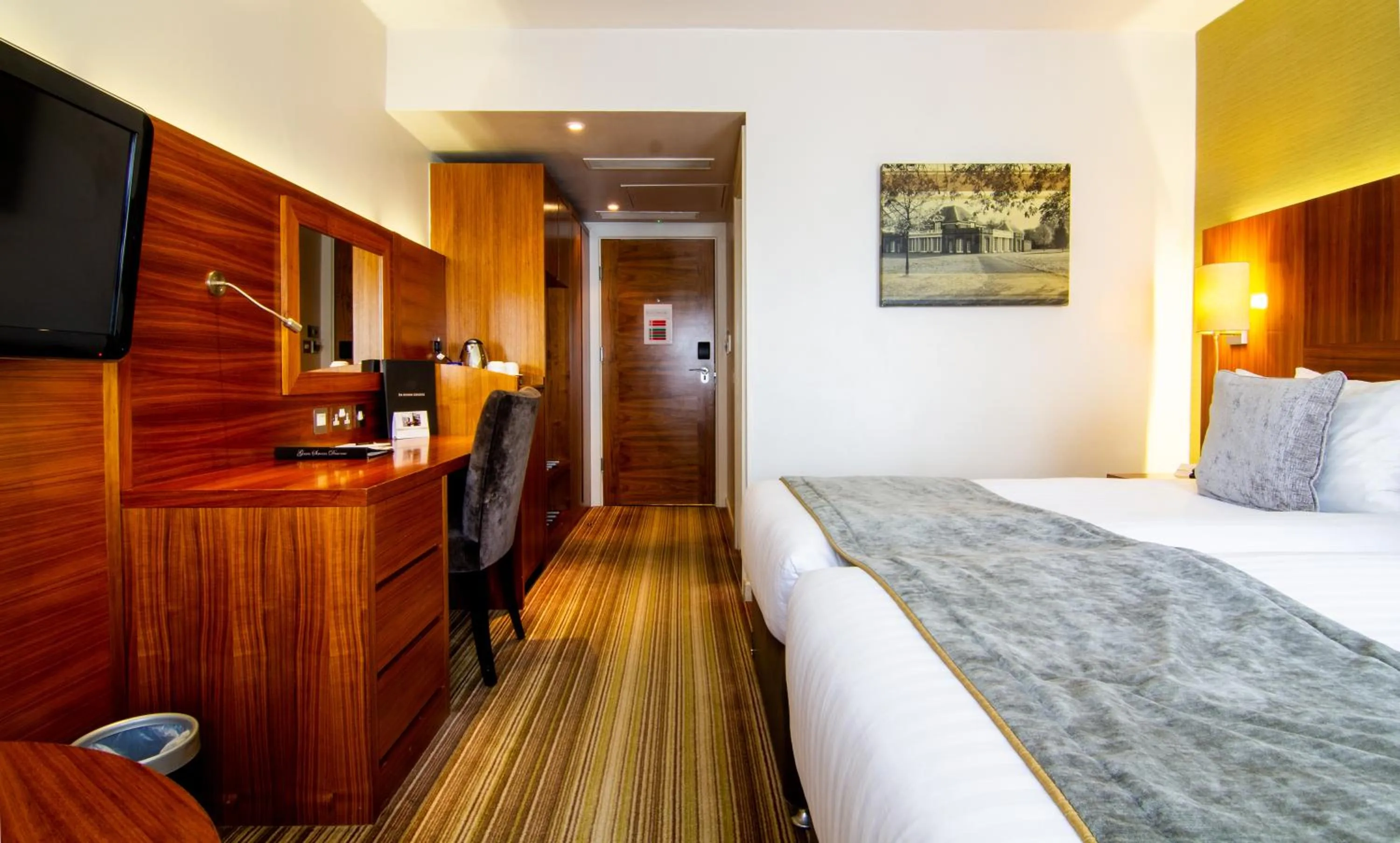 Club Twin Room in Blakemore Hyde Park