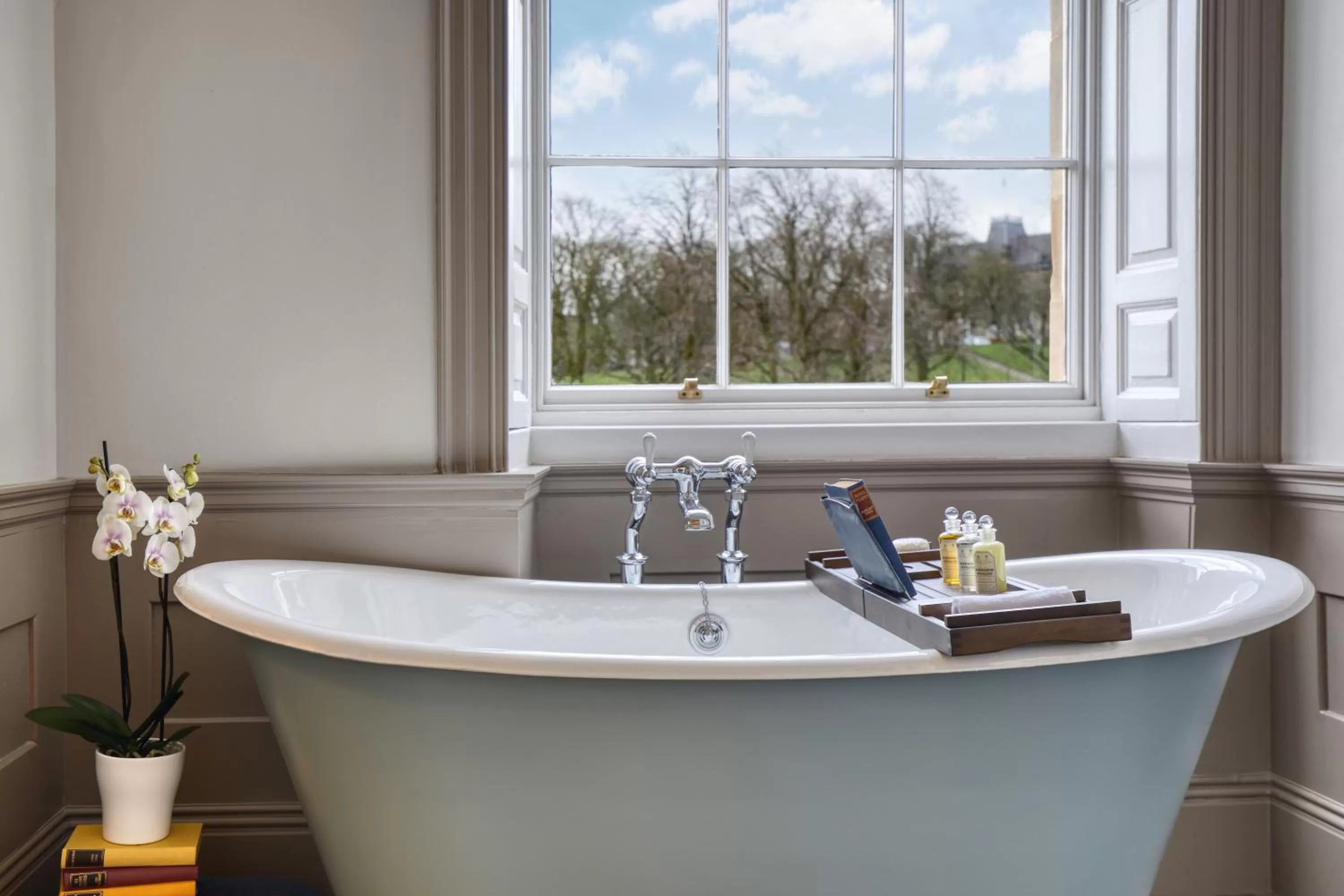 Suite with Wellness and Fitness Access in Buxton Crescent